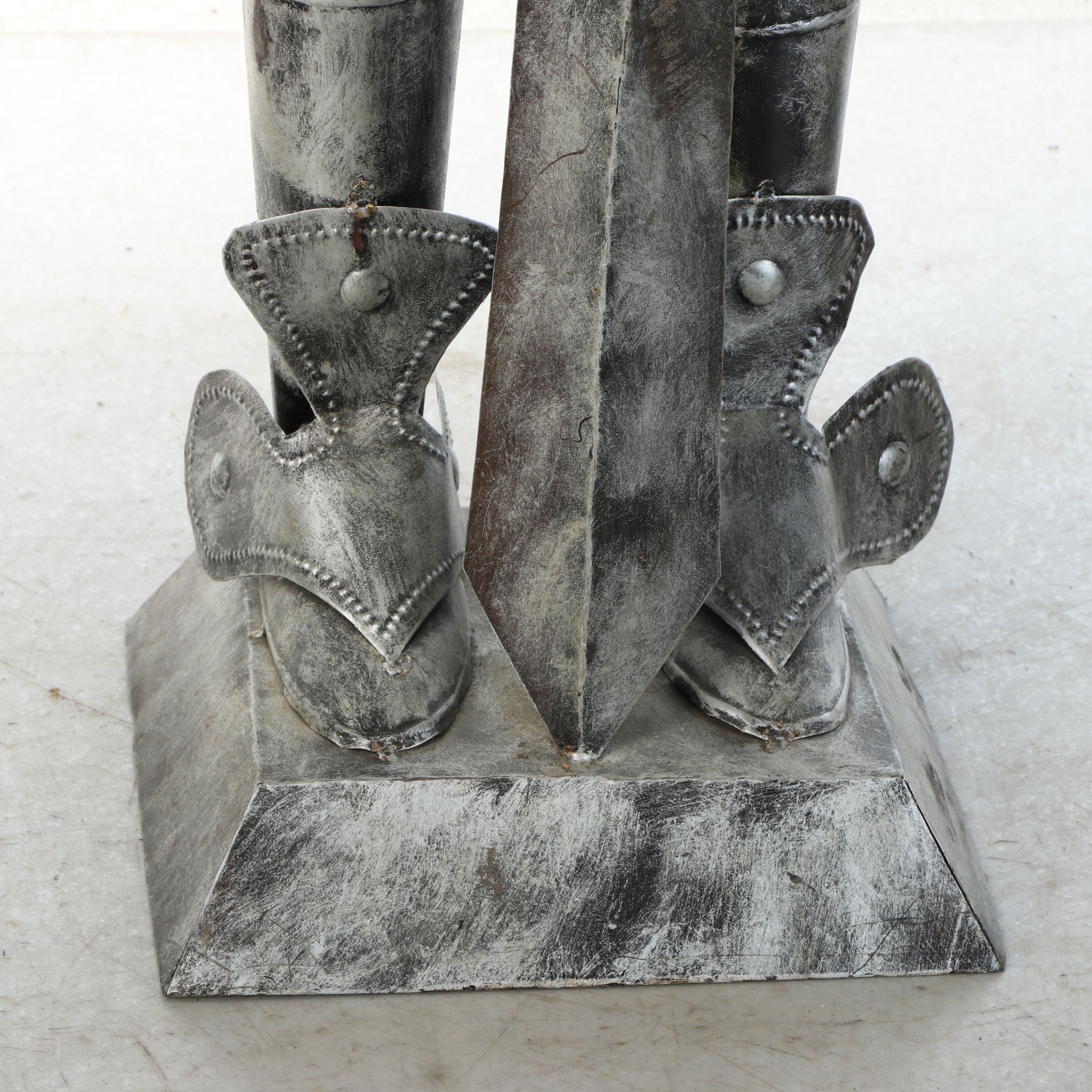 Sheet Metal Knight's Armor Statue