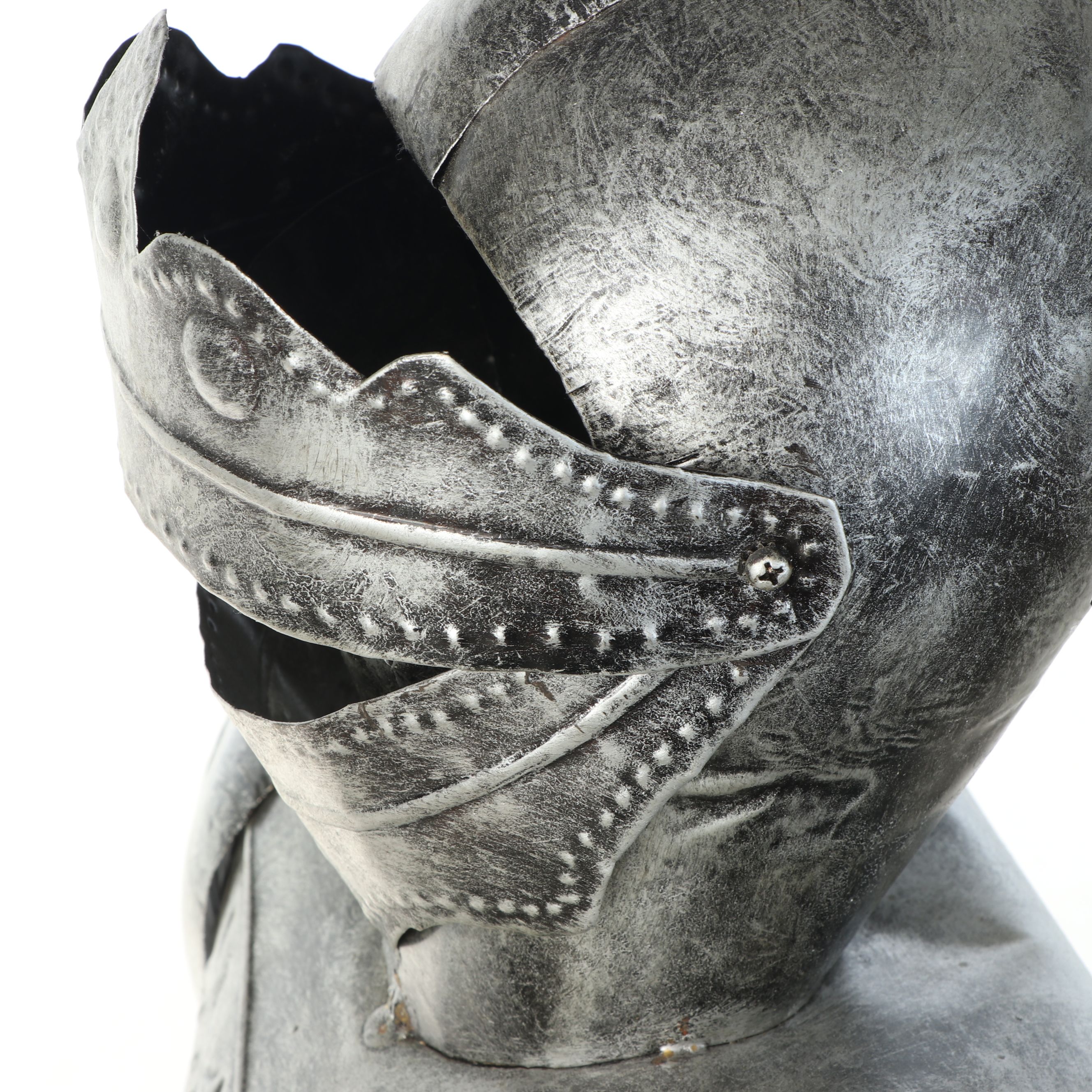 Sheet Metal Knight's Armor Statue