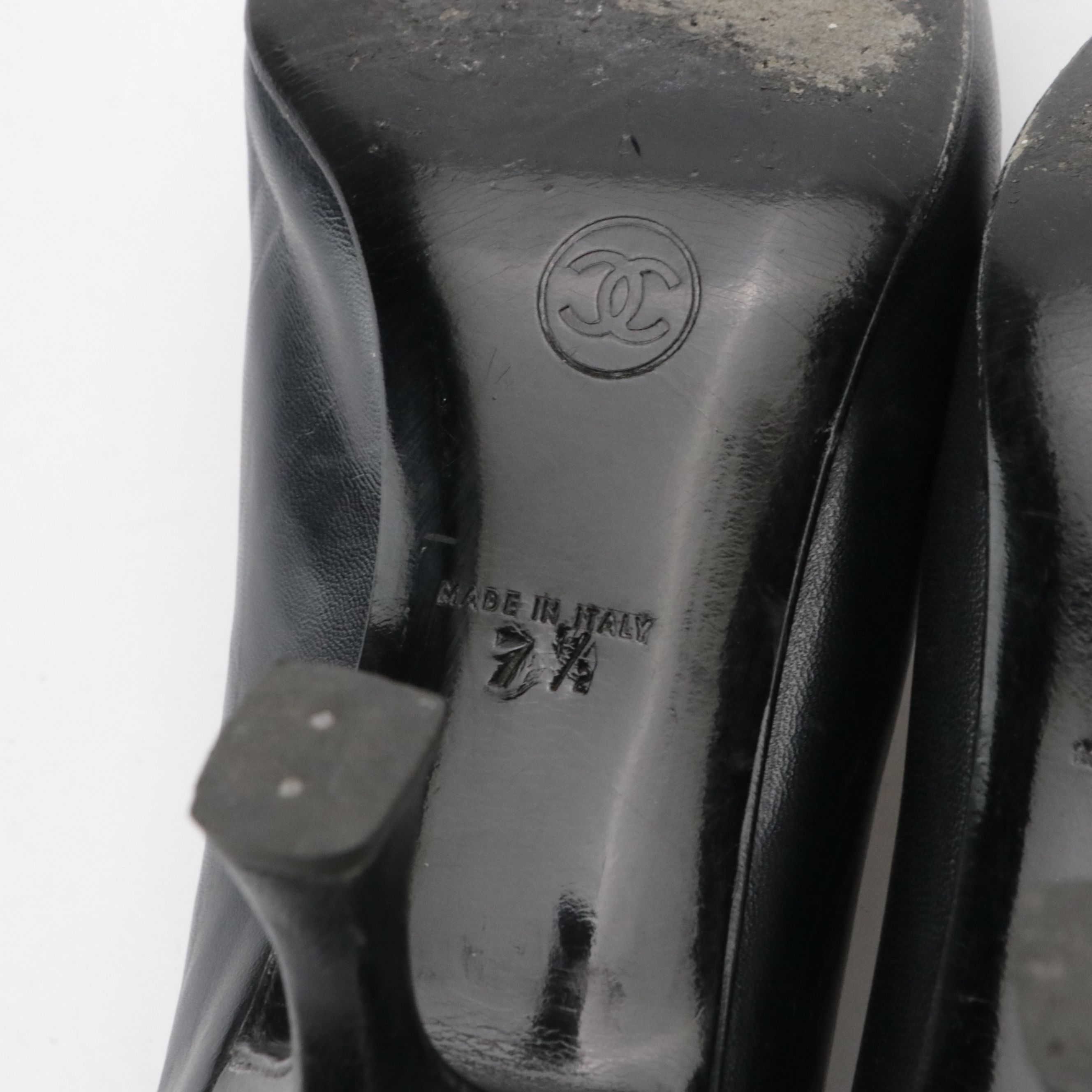 Chanel Navy Blue Lambskin and Glazed Leather Cap-Toe Pumps