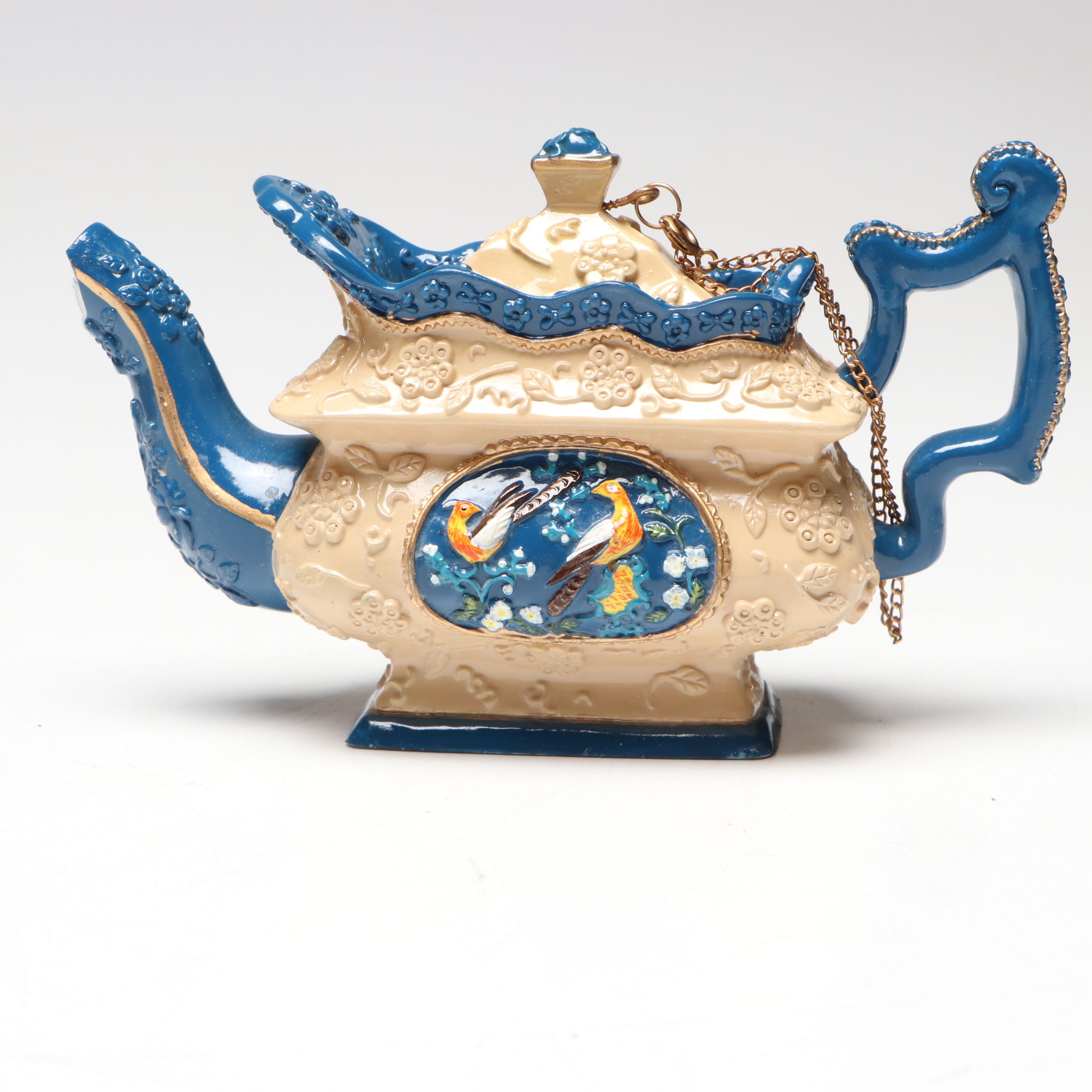 Nini "Kensington Teapot" and More Christmas Ornaments