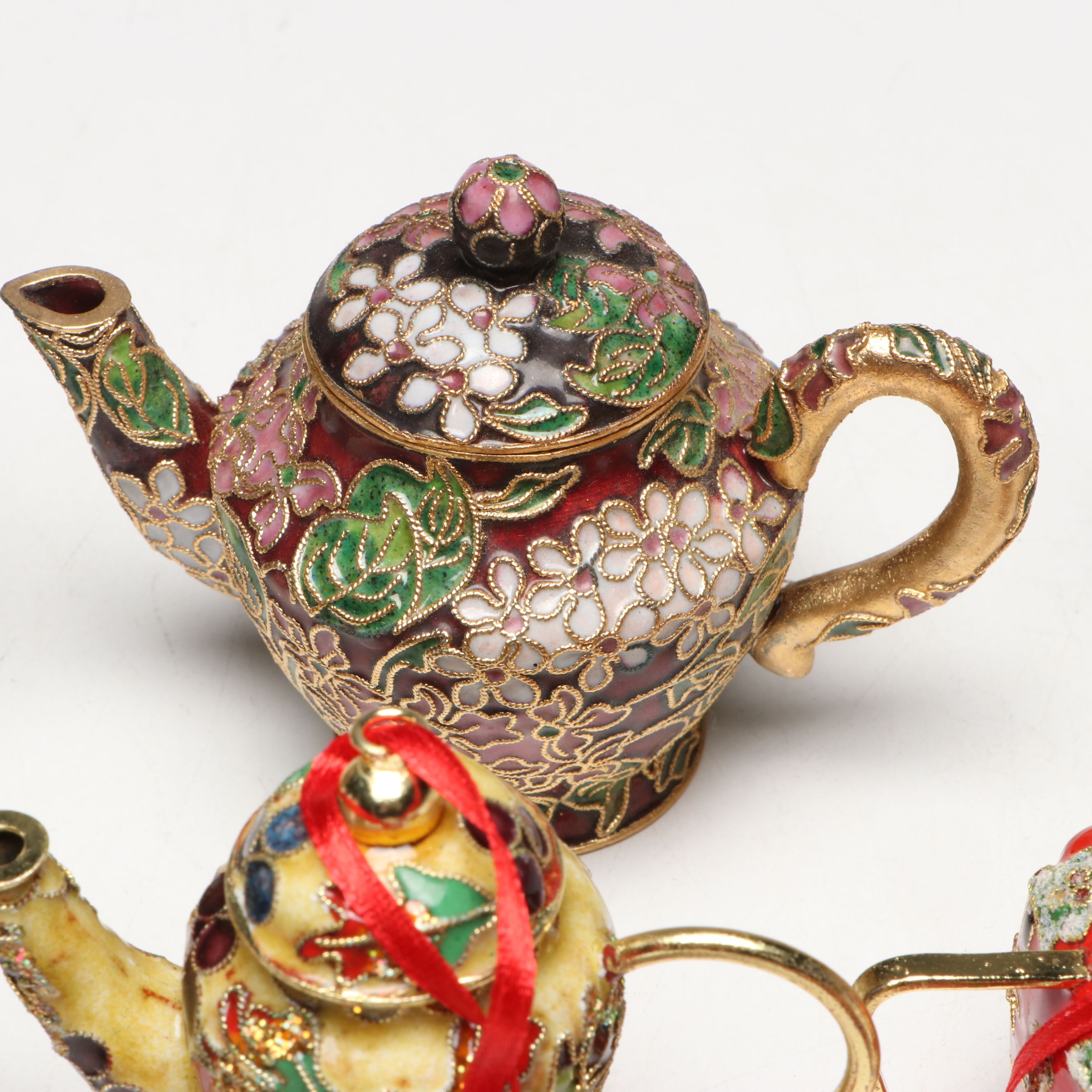 Nini "Kensington Teapot" and More Christmas Ornaments