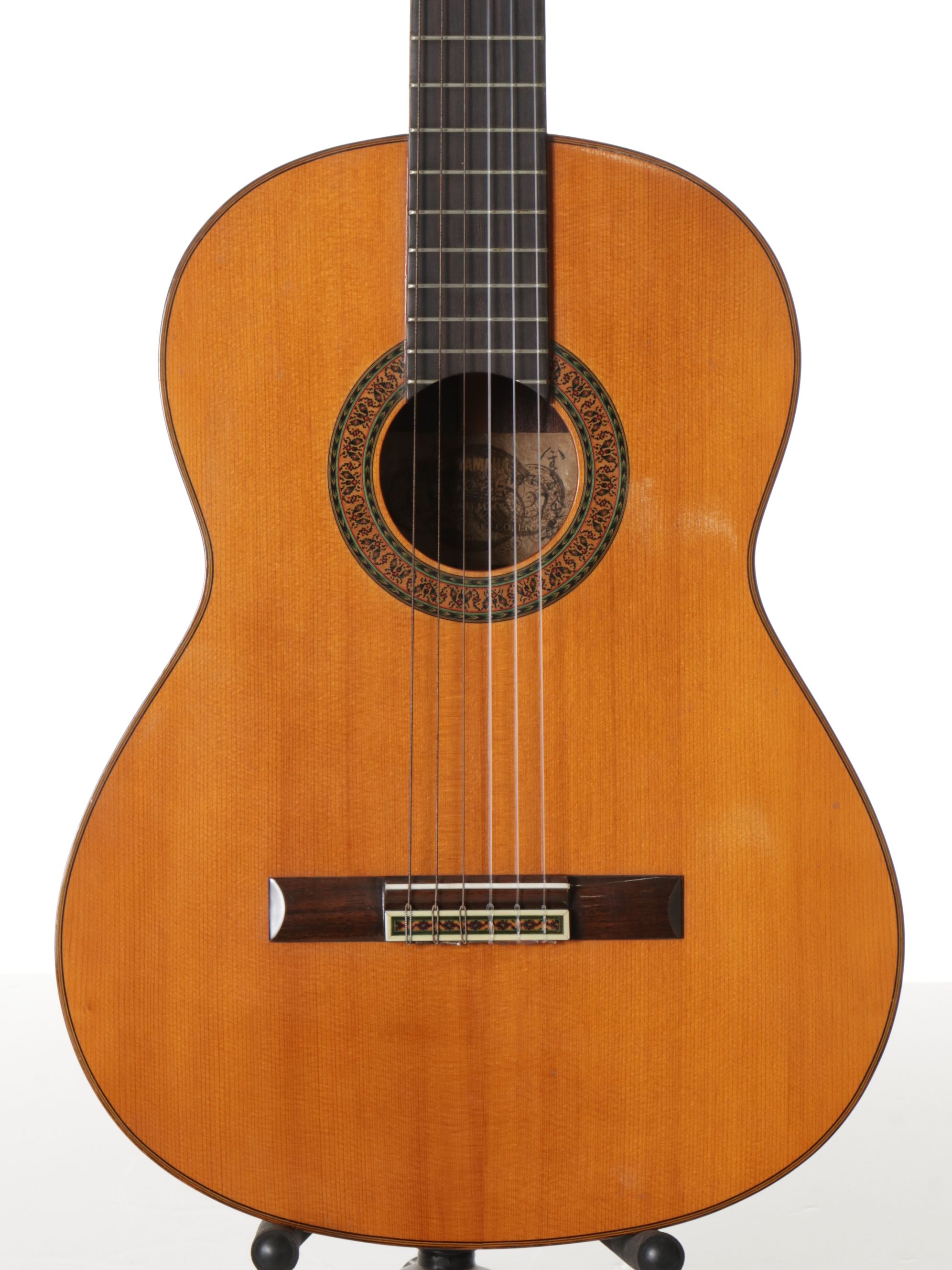 Yamaha Rosewood and Spruce Classical Acoustic Guitar with Hard Case