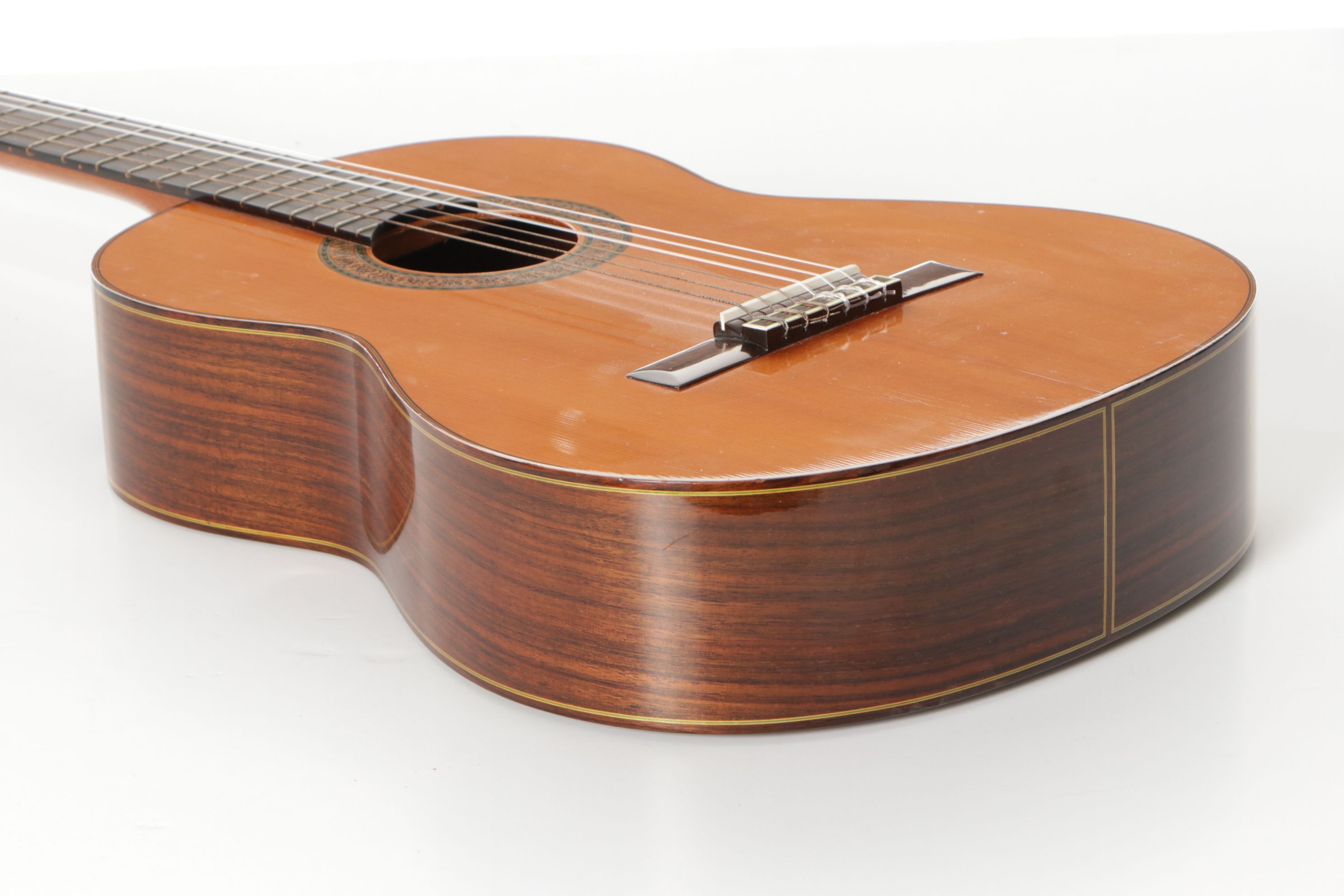 Yamaha Rosewood and Spruce Classical Acoustic Guitar with Hard Case