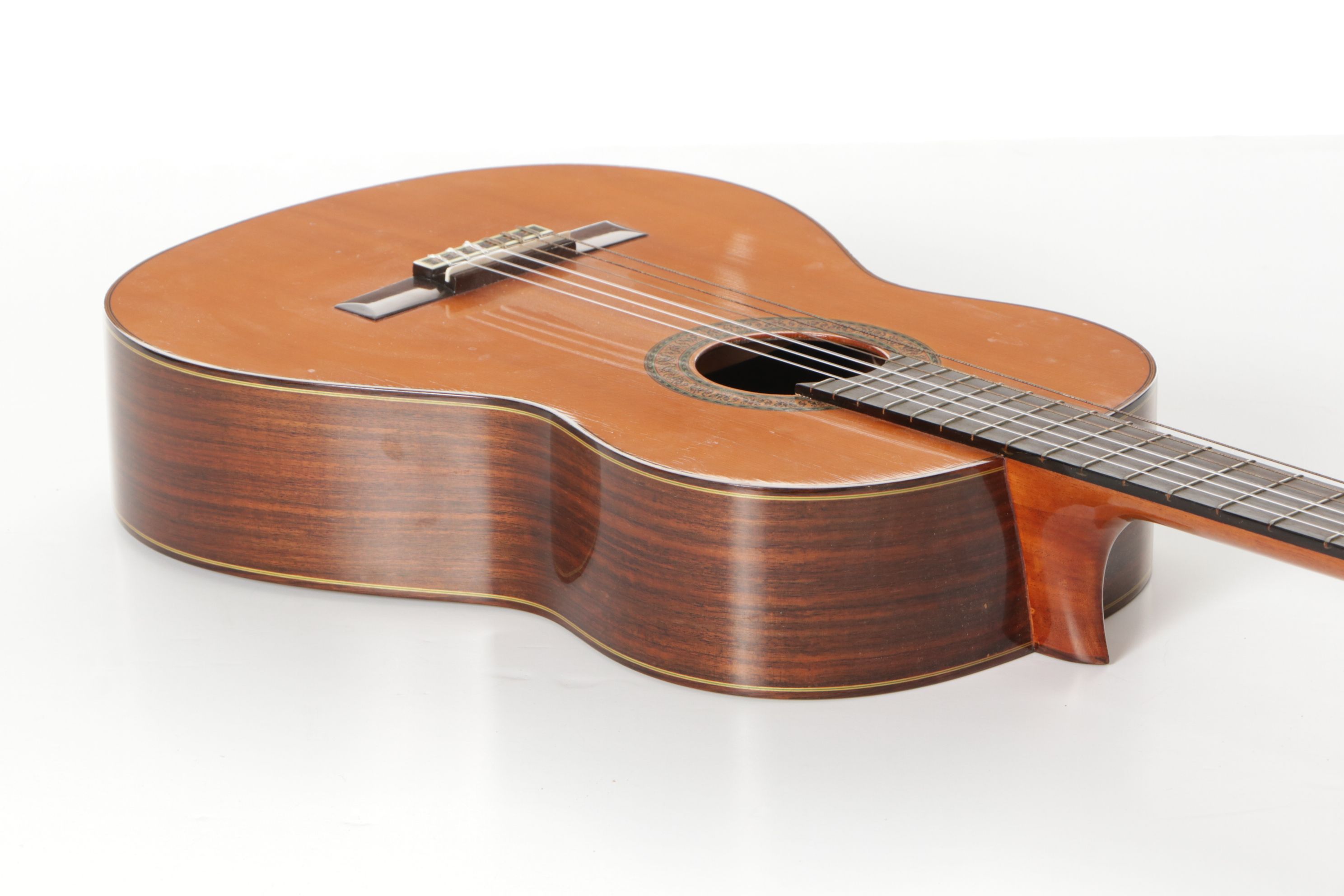 Yamaha Rosewood and Spruce Classical Acoustic Guitar with Hard Case