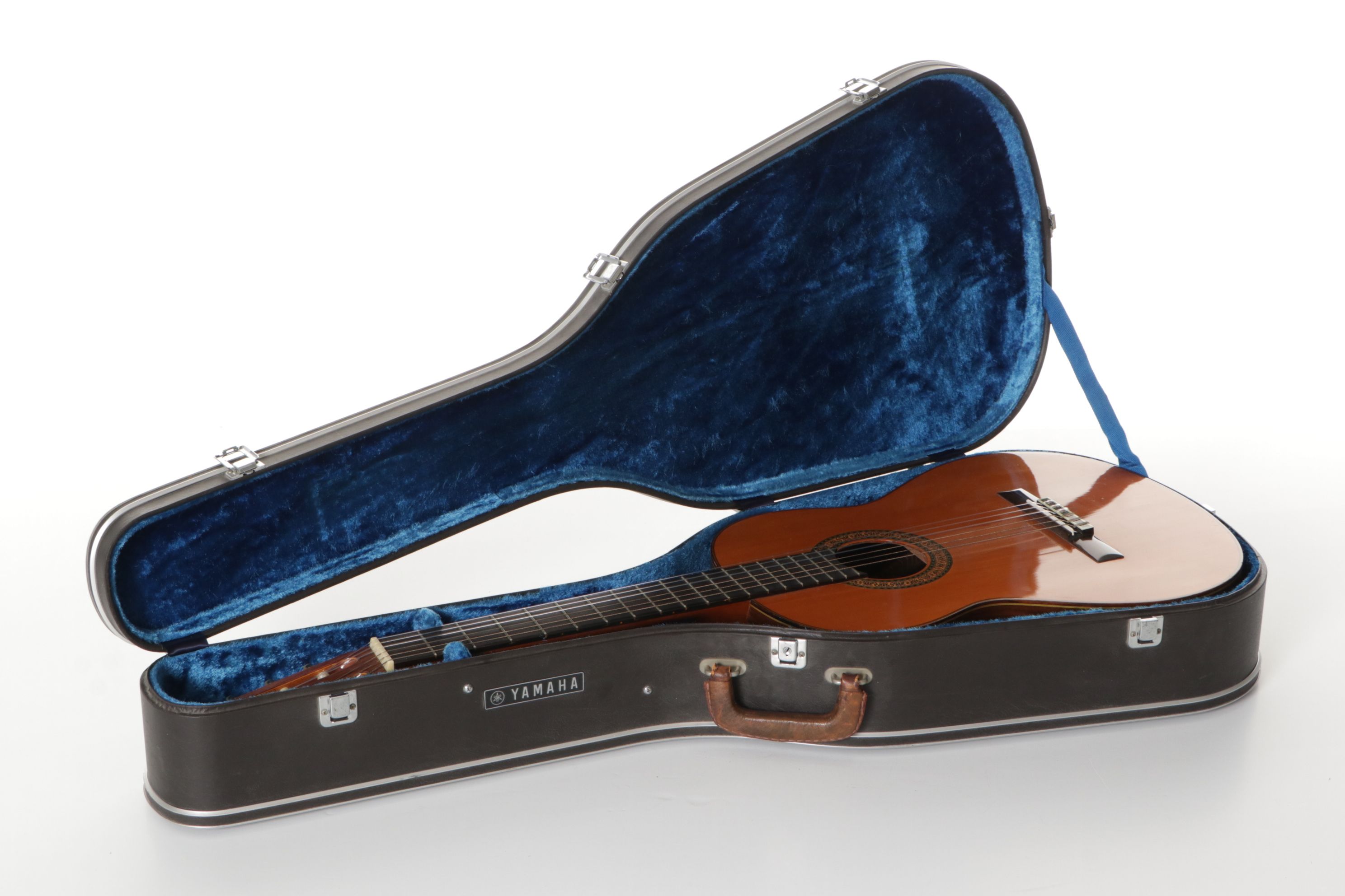 Yamaha Rosewood and Spruce Classical Acoustic Guitar with Hard Case