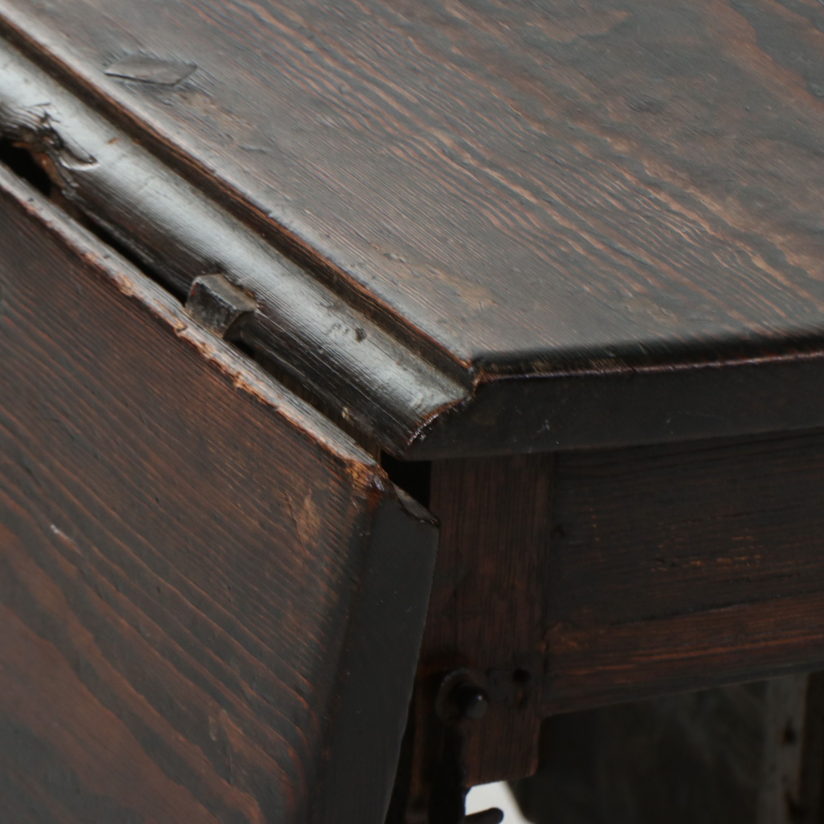 Antique Jacobean Oak Gate-Leg Drop-Leaf Table