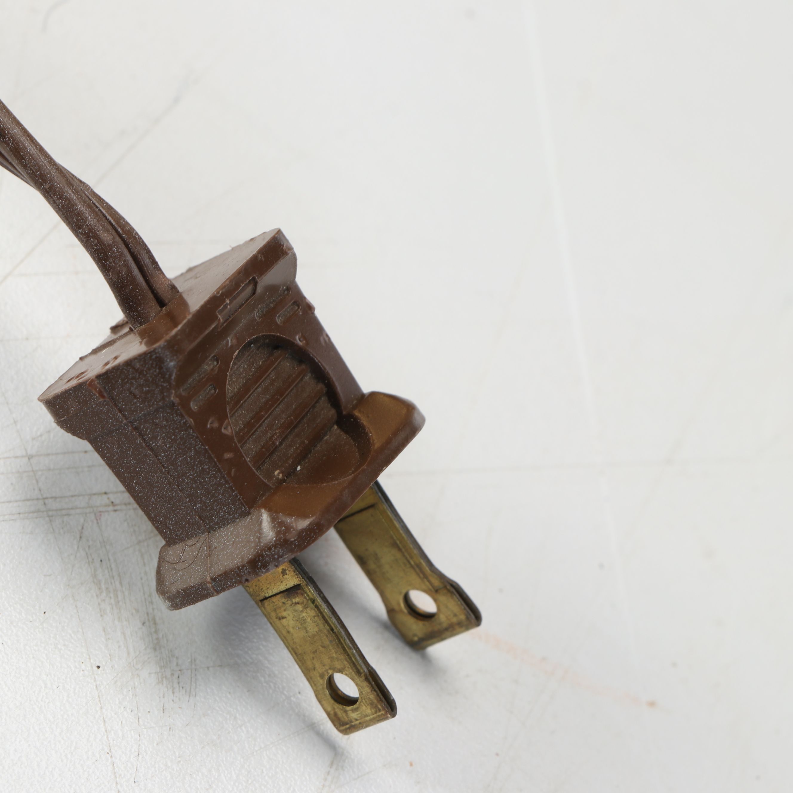 Chinese Brass Finish Tea Canister Table Lamp with Textured Bell Shade