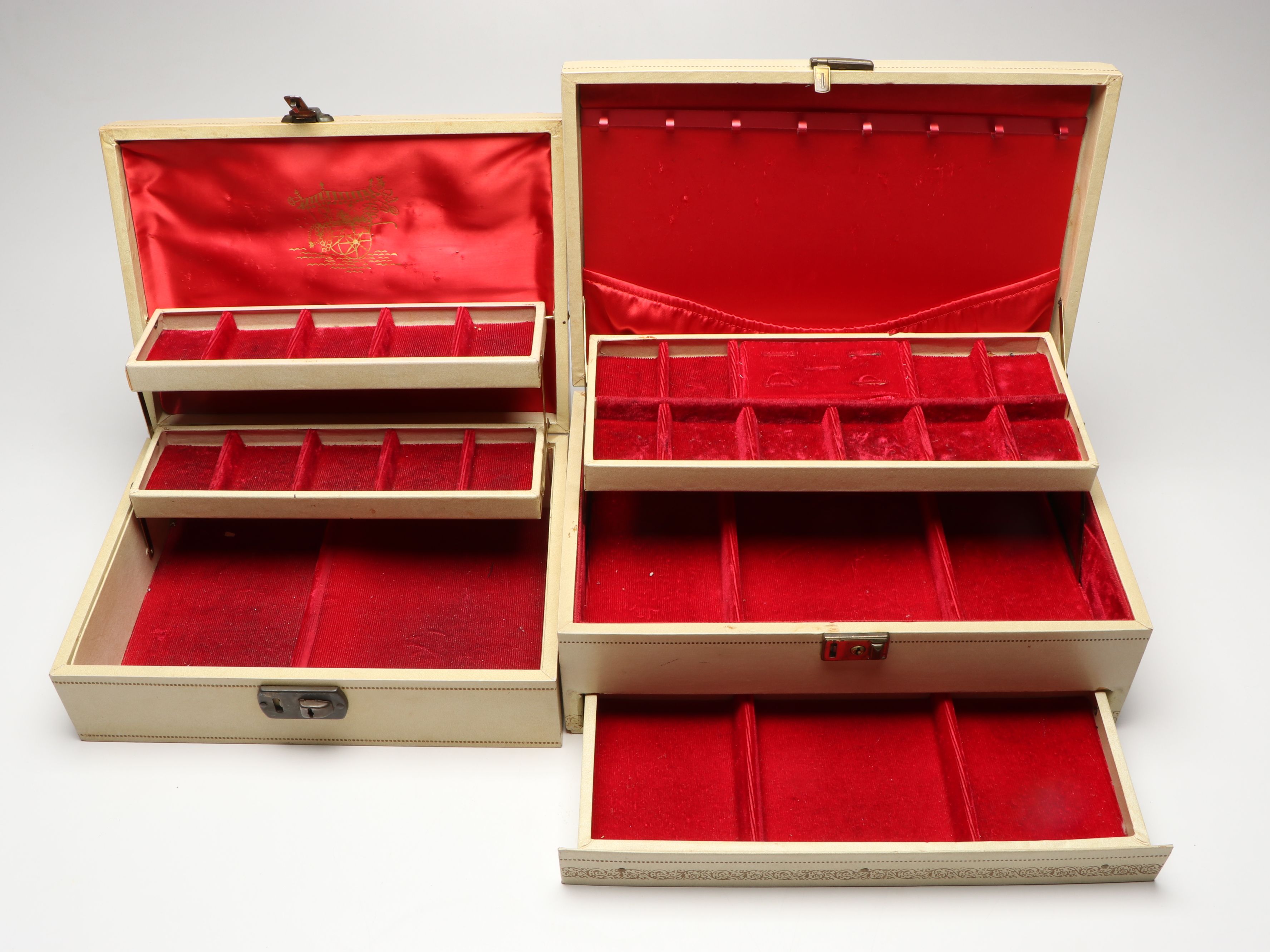 Mele and Other Fabric Lined Vintage Jewelry Box, Mid-20th Century