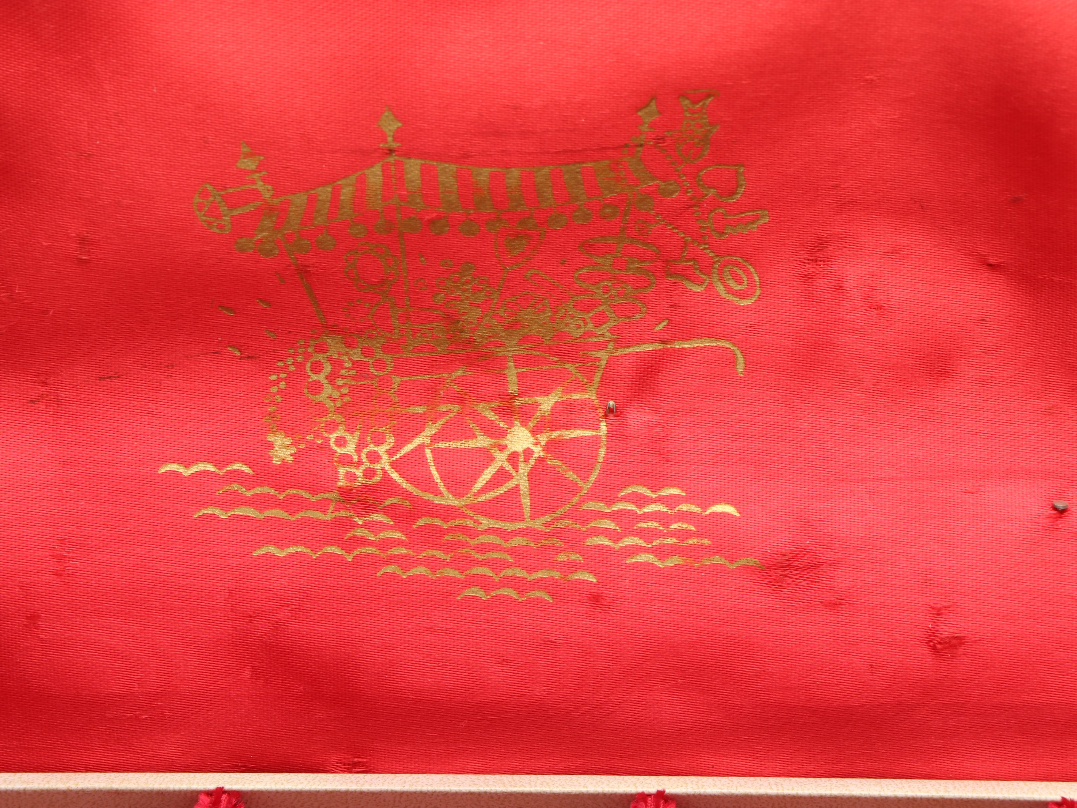 Mele and Other Fabric Lined Vintage Jewelry Box, Mid-20th Century