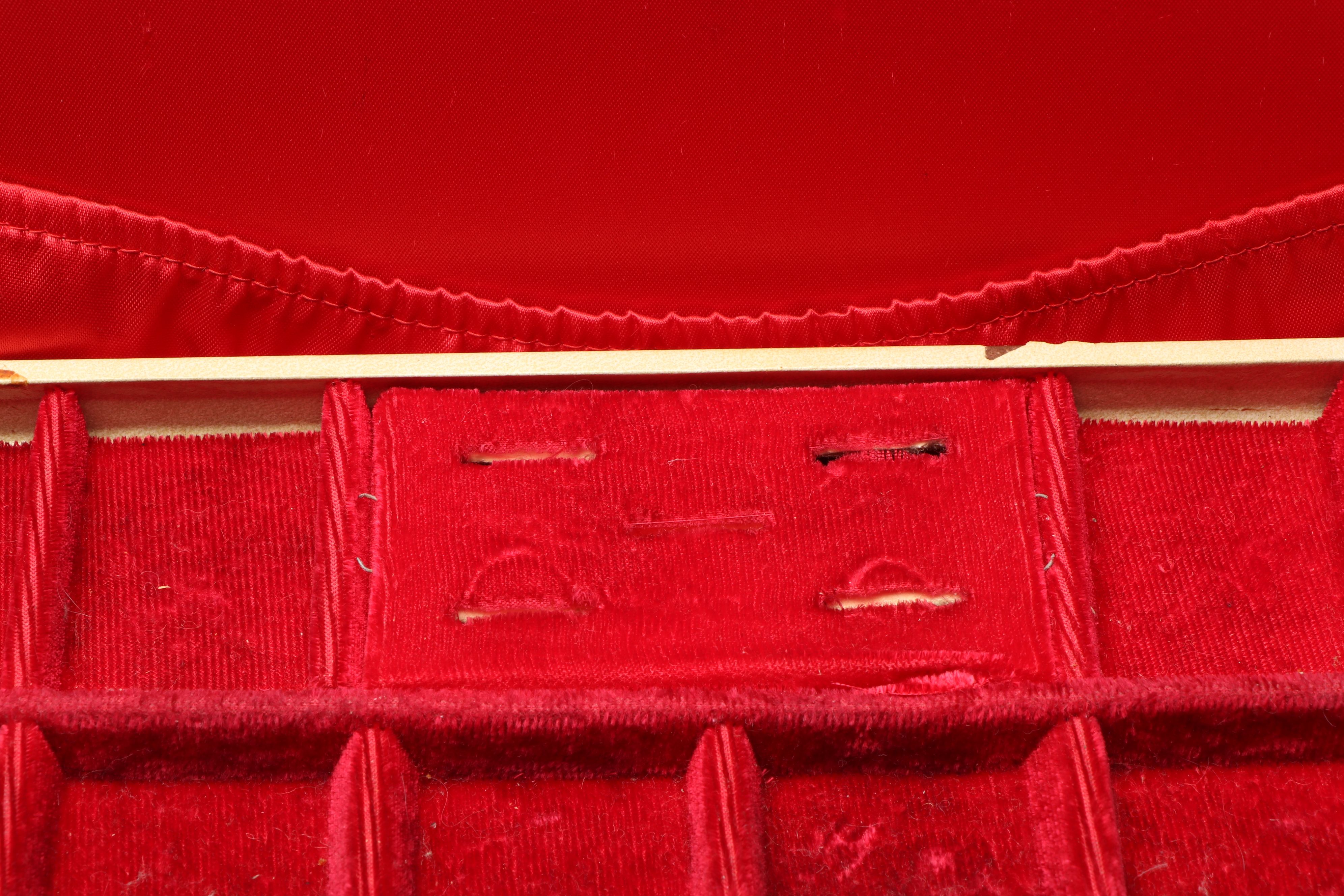 Mele and Other Fabric Lined Vintage Jewelry Box, Mid-20th Century