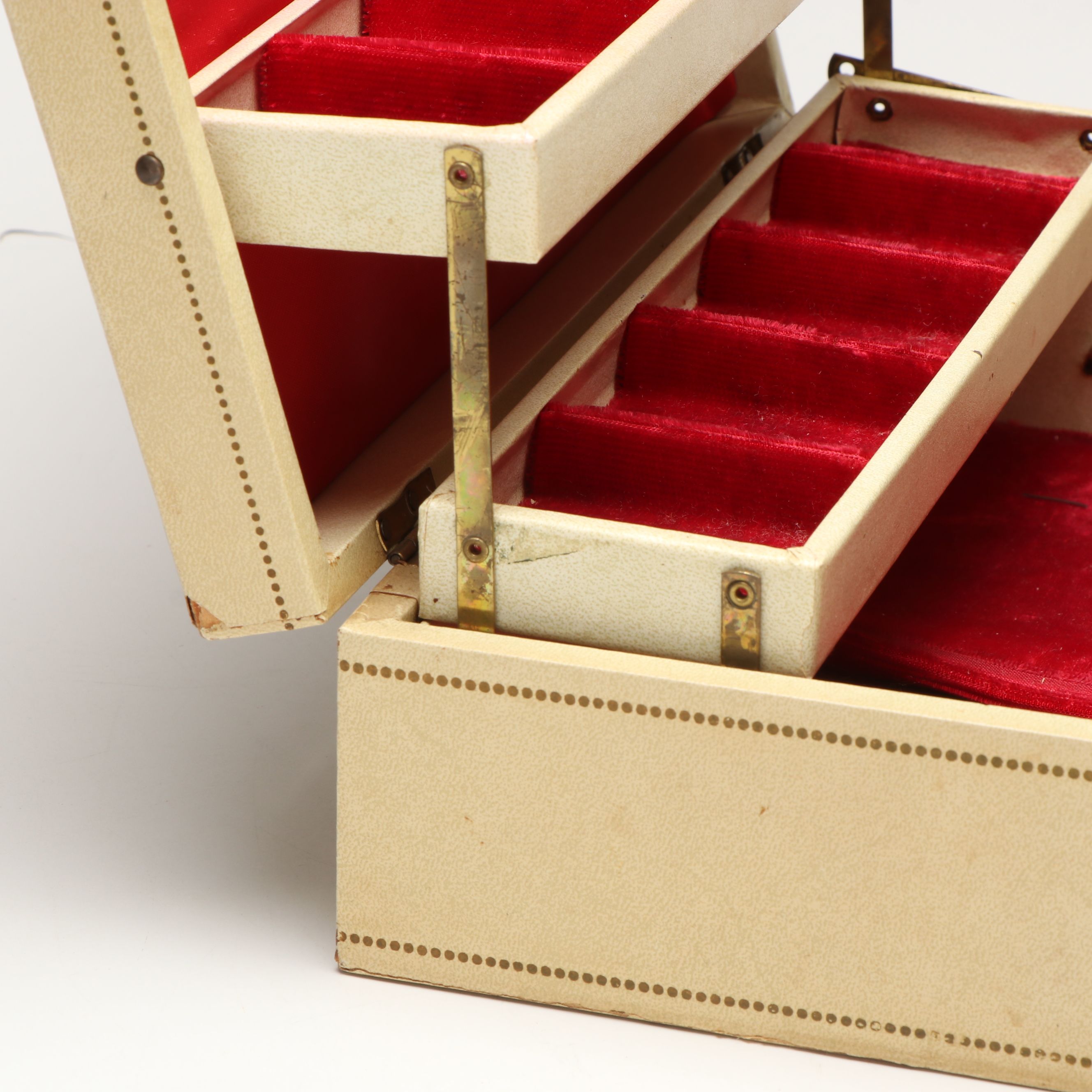 Mele and Other Fabric Lined Vintage Jewelry Box, Mid-20th Century