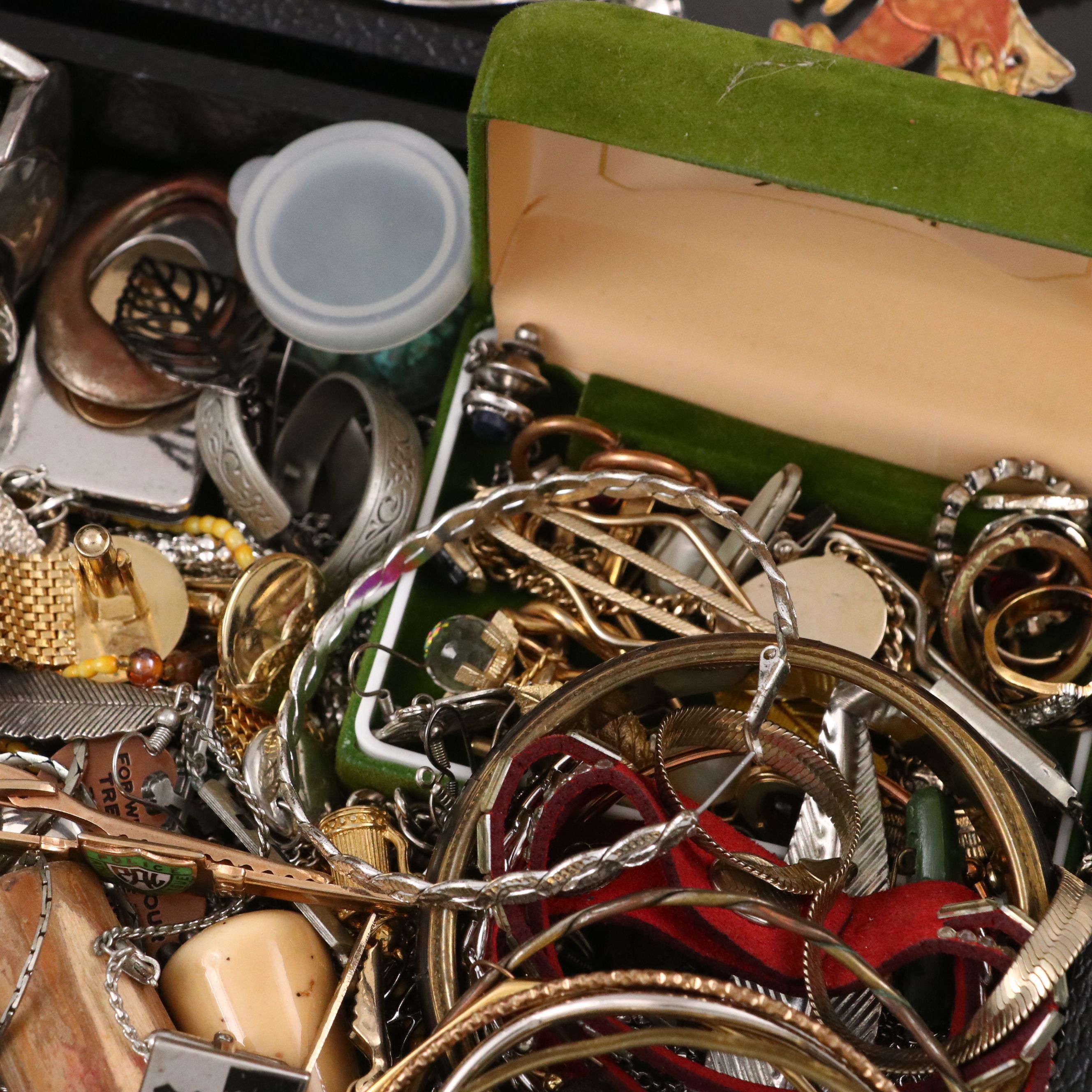 Uncommon Discoveries: Jewelry Collection