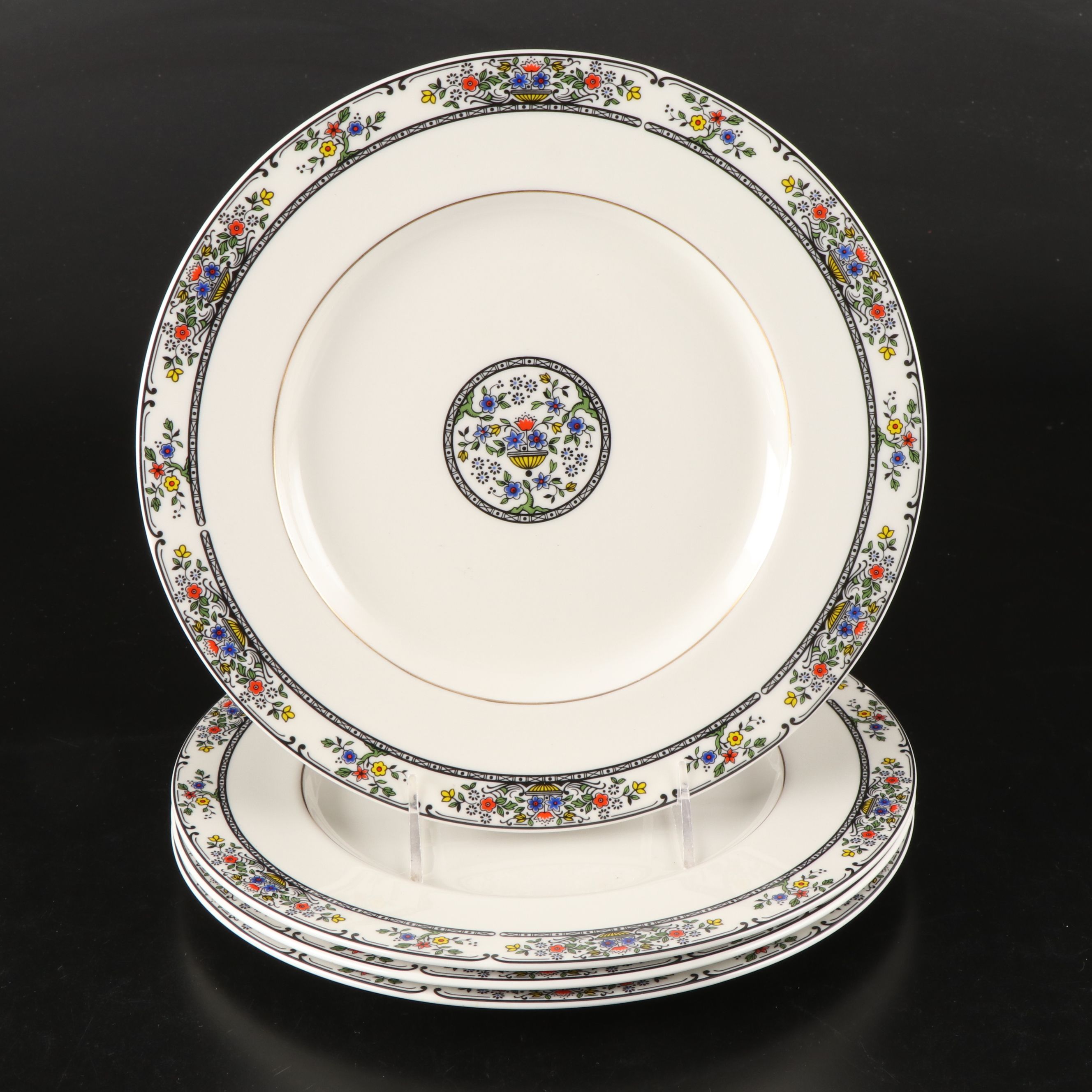 Royal Doulton "Tavistock" Plates with Flat Cups and Saucers, Late 20th Century