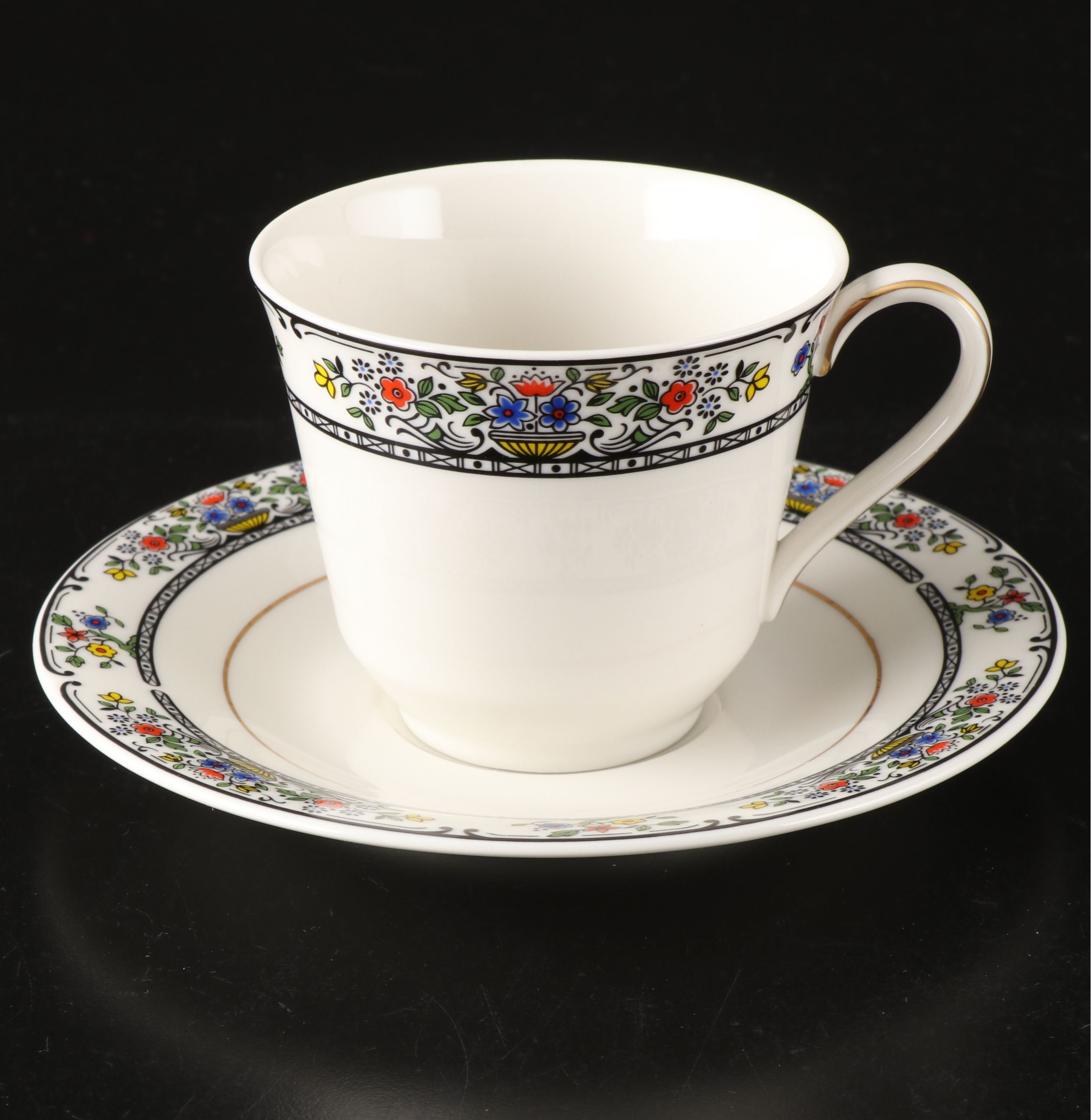 Royal Doulton "Tavistock" Plates with Flat Cups and Saucers, Late 20th Century