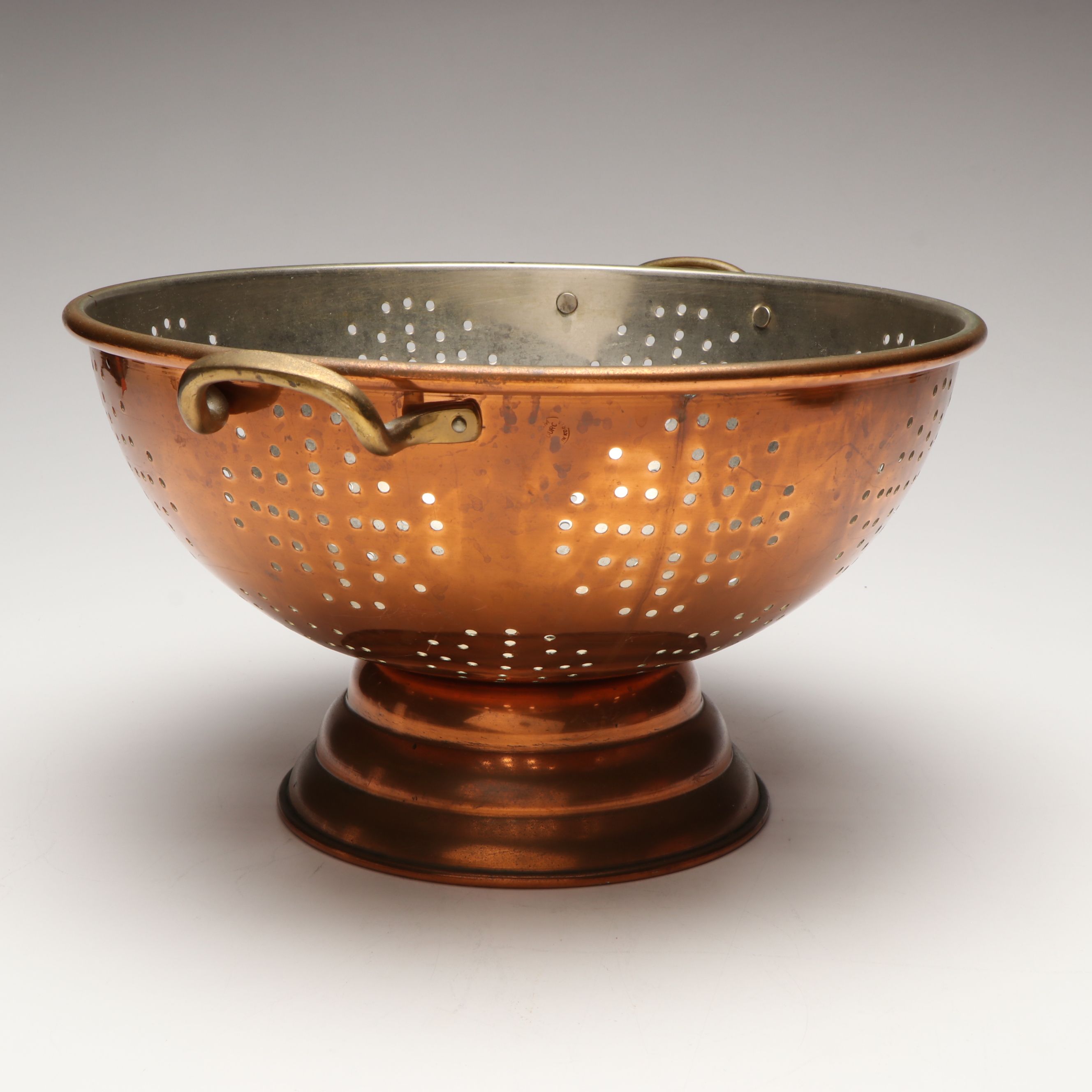 Benjamin & Medwin Inc. Colander with Other Copper Mixing Bowls and Scoops