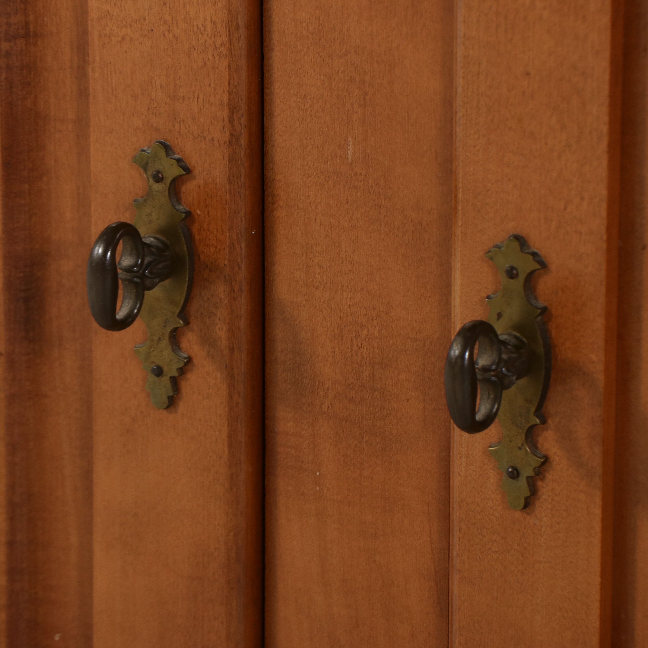 Colonial Revival Style Maple Hutch, Mid-20th Century
