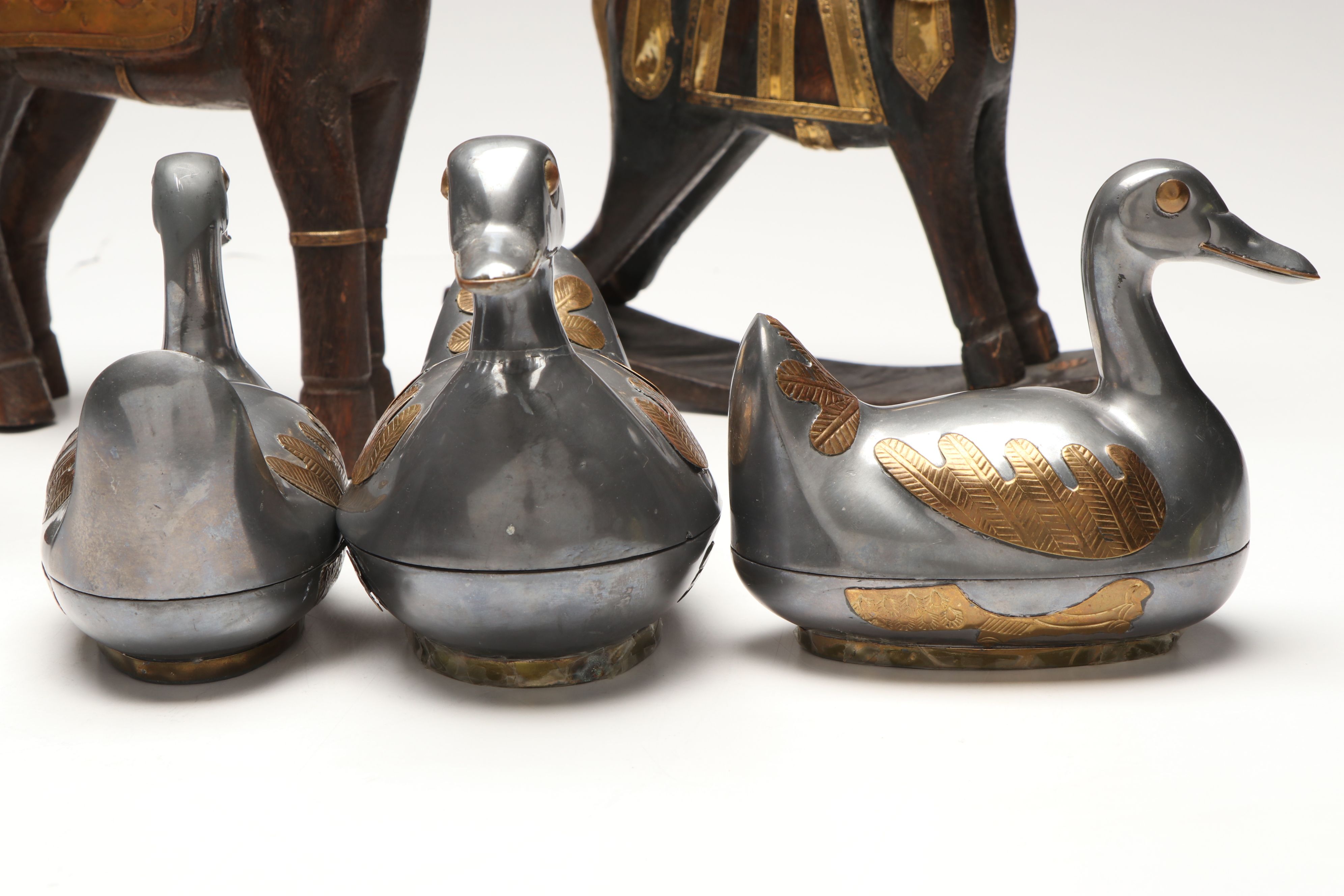 Chinese Cloissoné Duck-Lidded Boxes, Rajasthani Marwari Horses