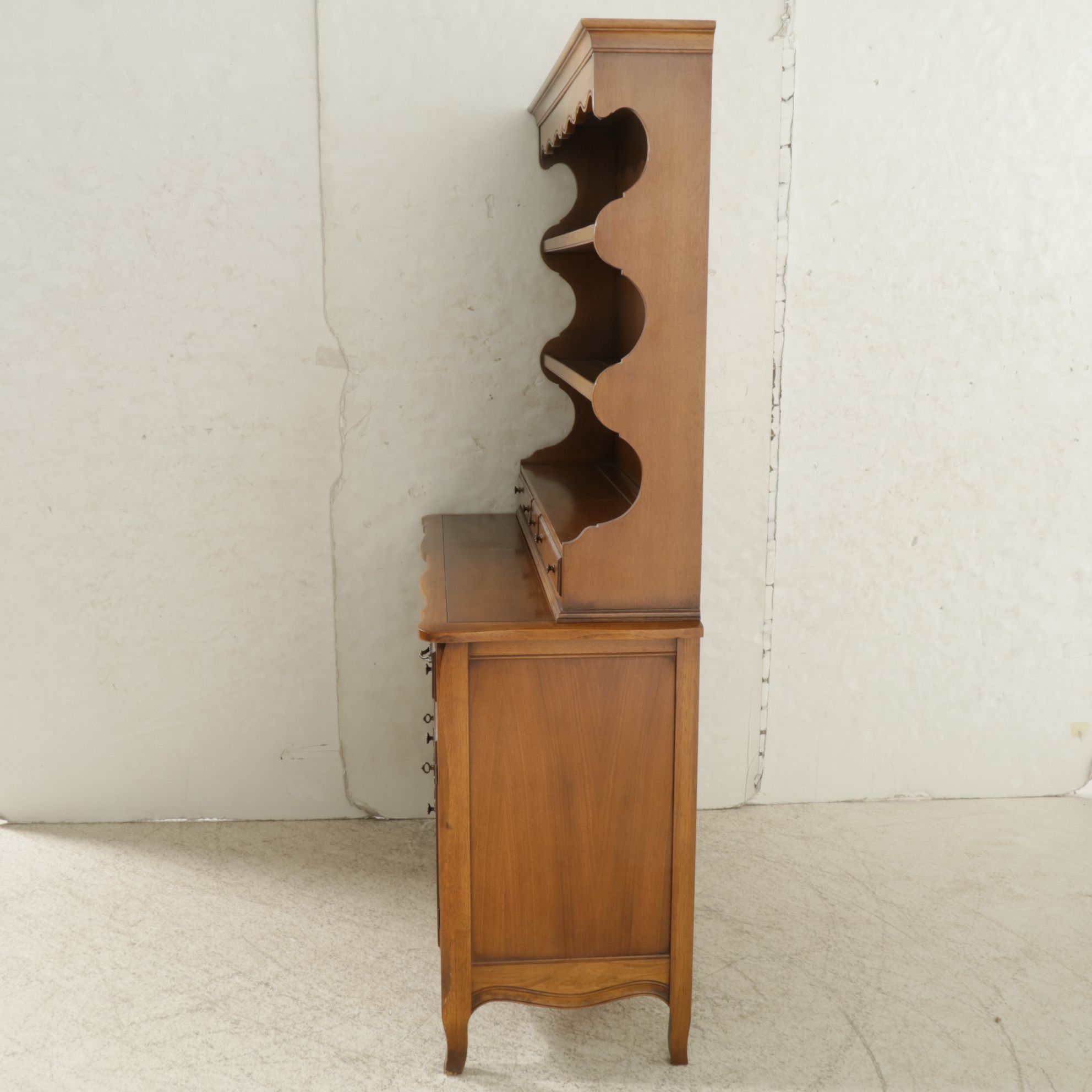 Drexel French Provincial Style Walnut Sideboard and Hutch, Late 20th Century