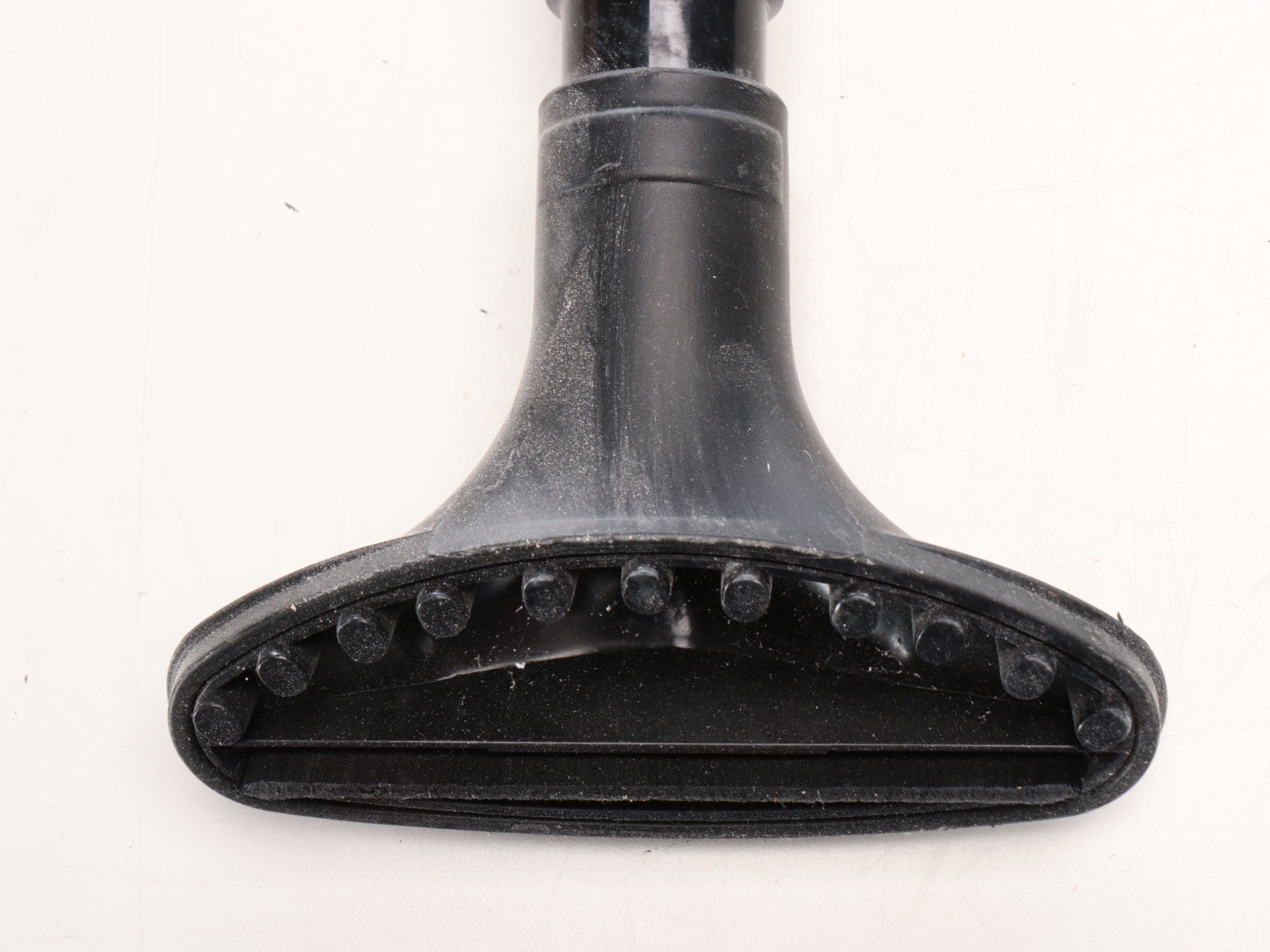 Vroom Cabinet Vacuum