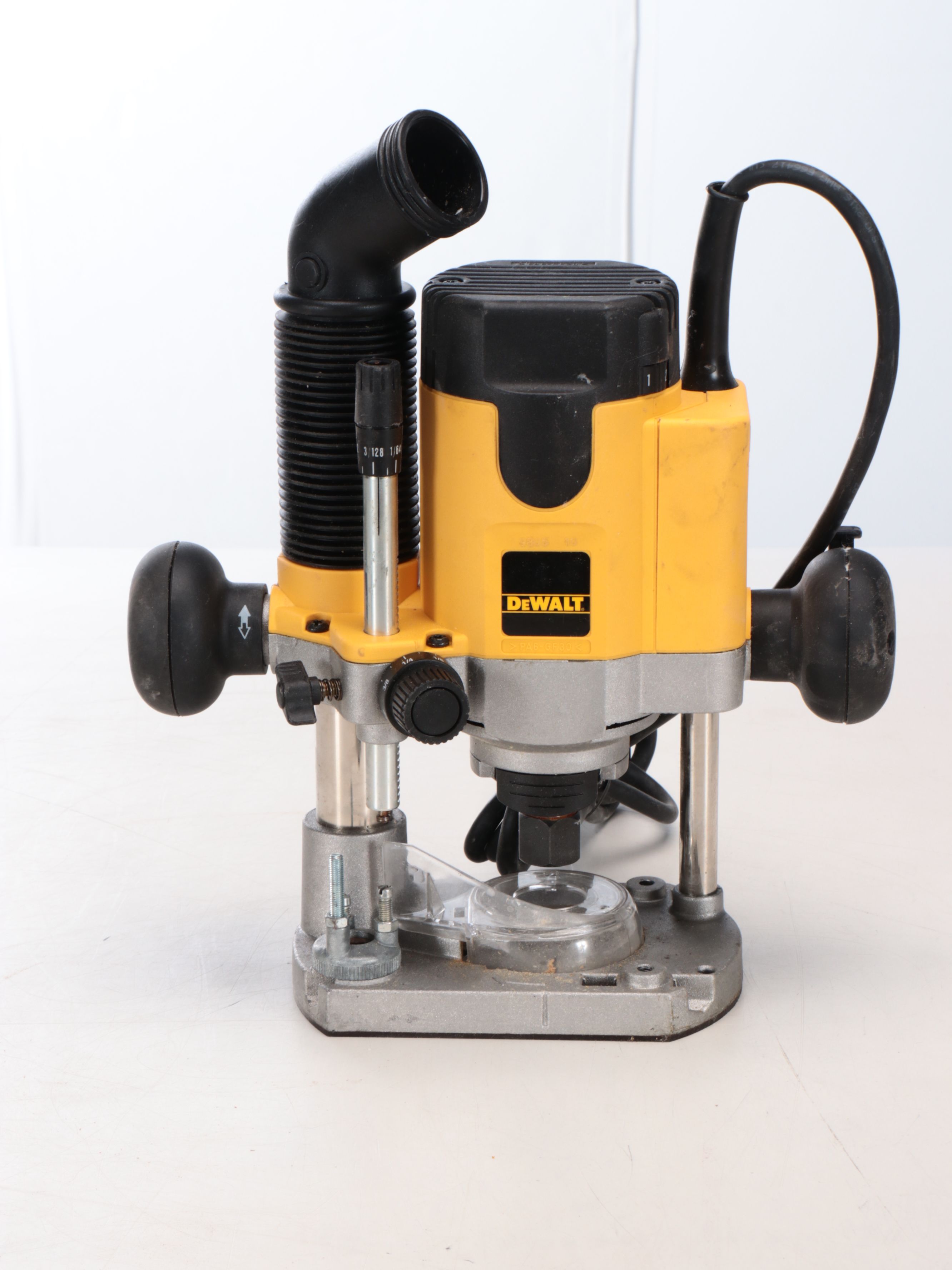 DeWalt DW621 Electronic Plunge Router with Black & Decker Bits