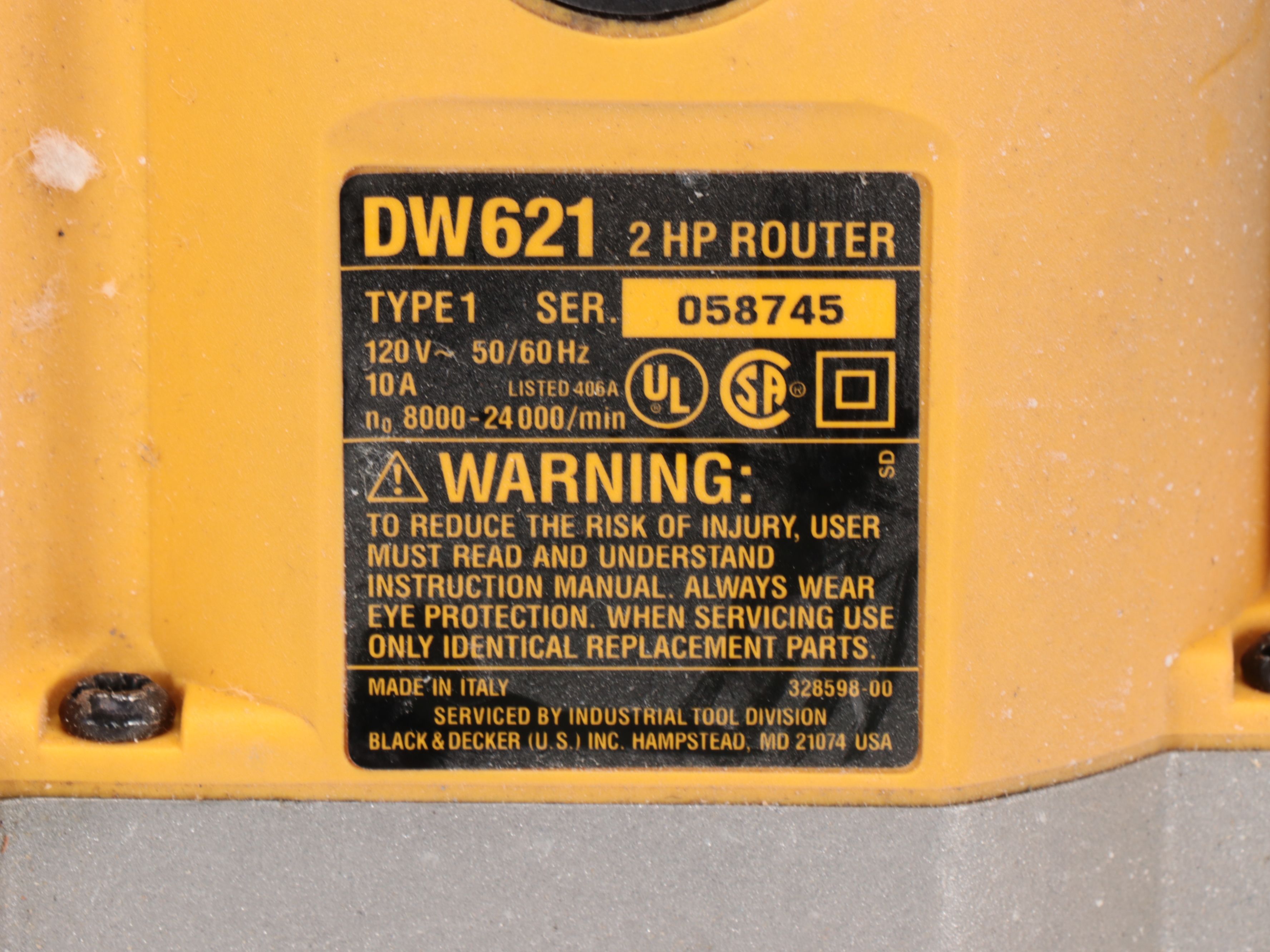 DeWalt DW621 Electronic Plunge Router with Black & Decker Bits