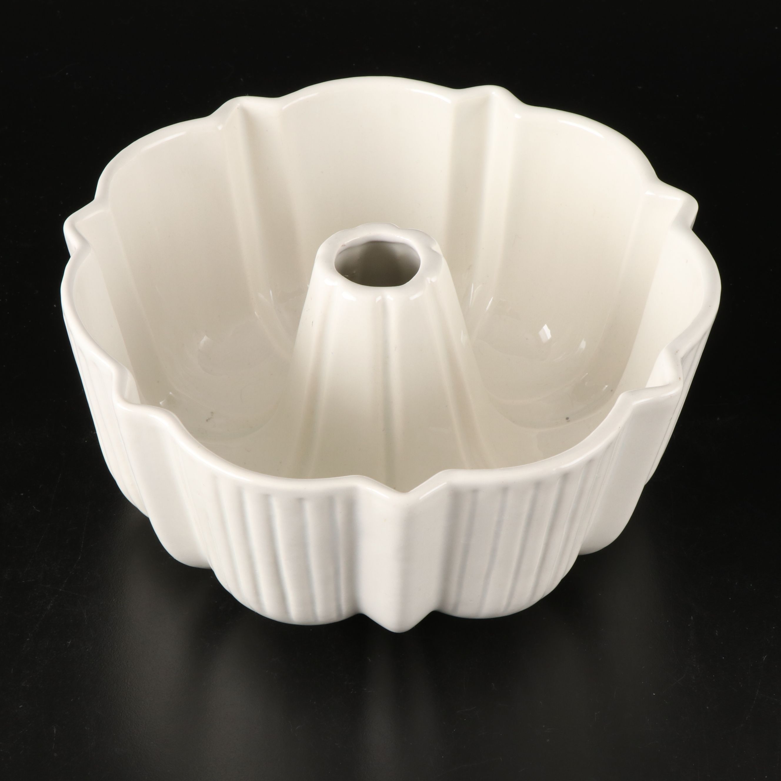 Ceramic Ramekins, Cake and Pie Pans, Pot, and More Bakeware