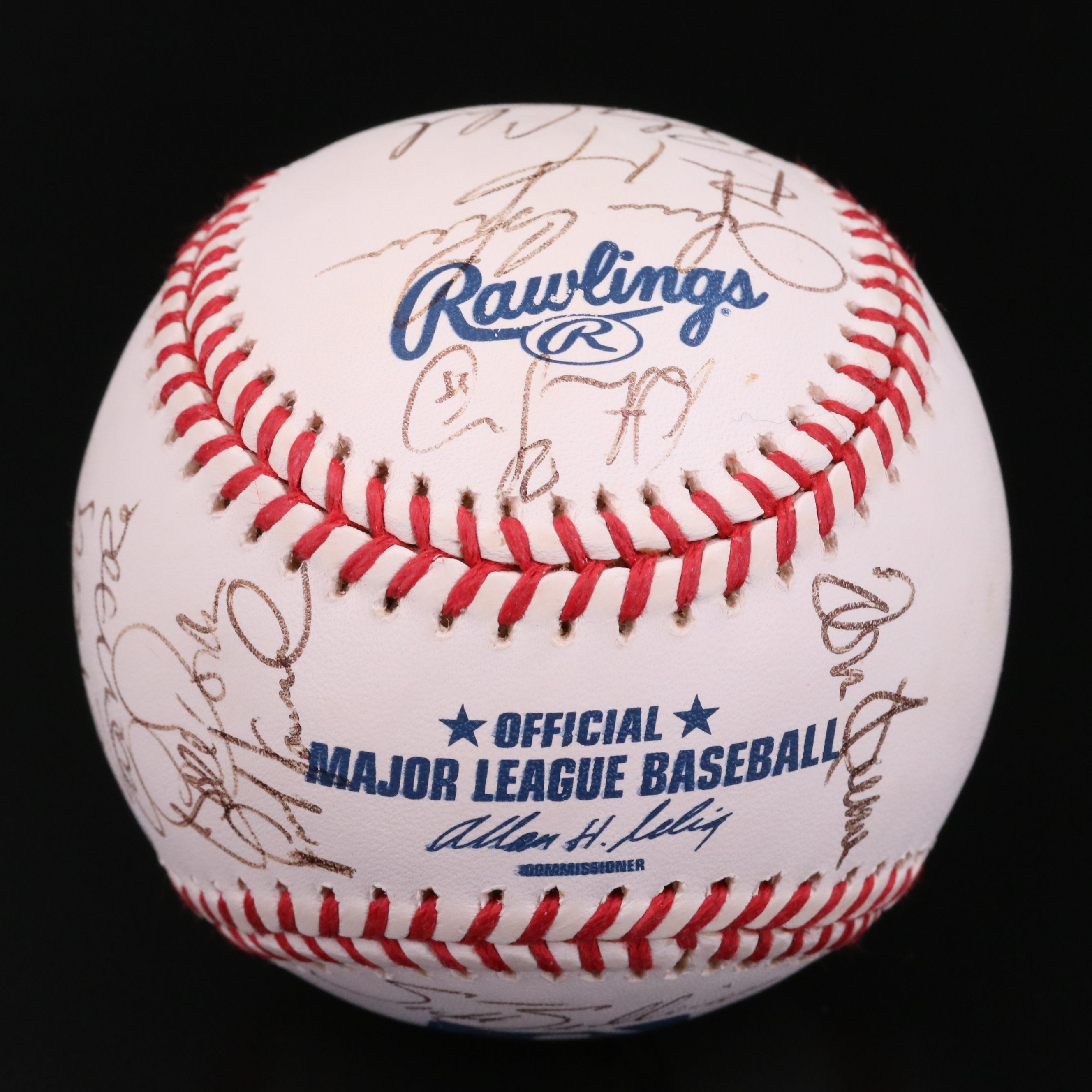 2001 Cincinnati Reds Team Signed Baseball with Bob Boone and More