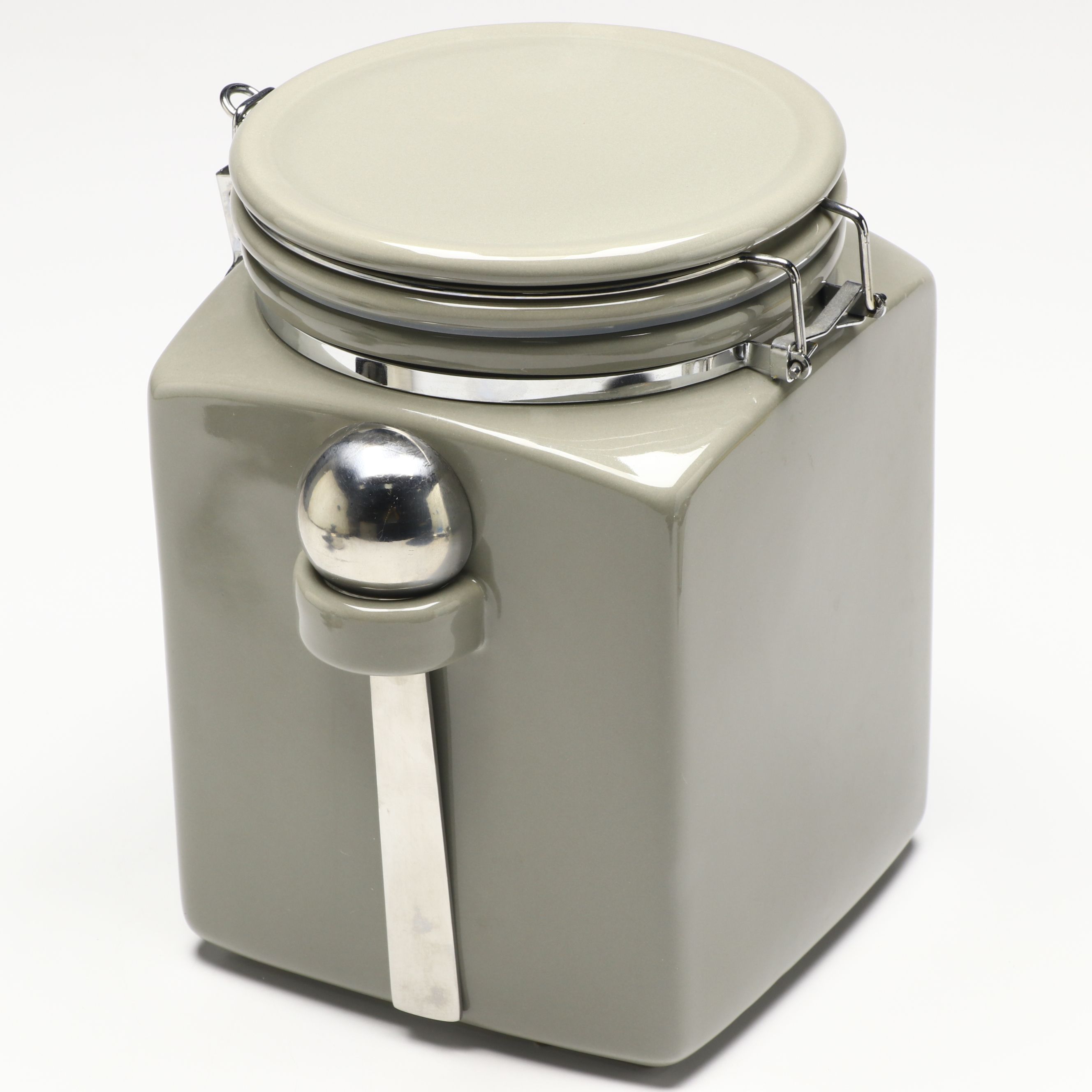 Lodge Cast Iron Skillets, All-Clad Aluminum Au Gratin Dishes and More Bakeware