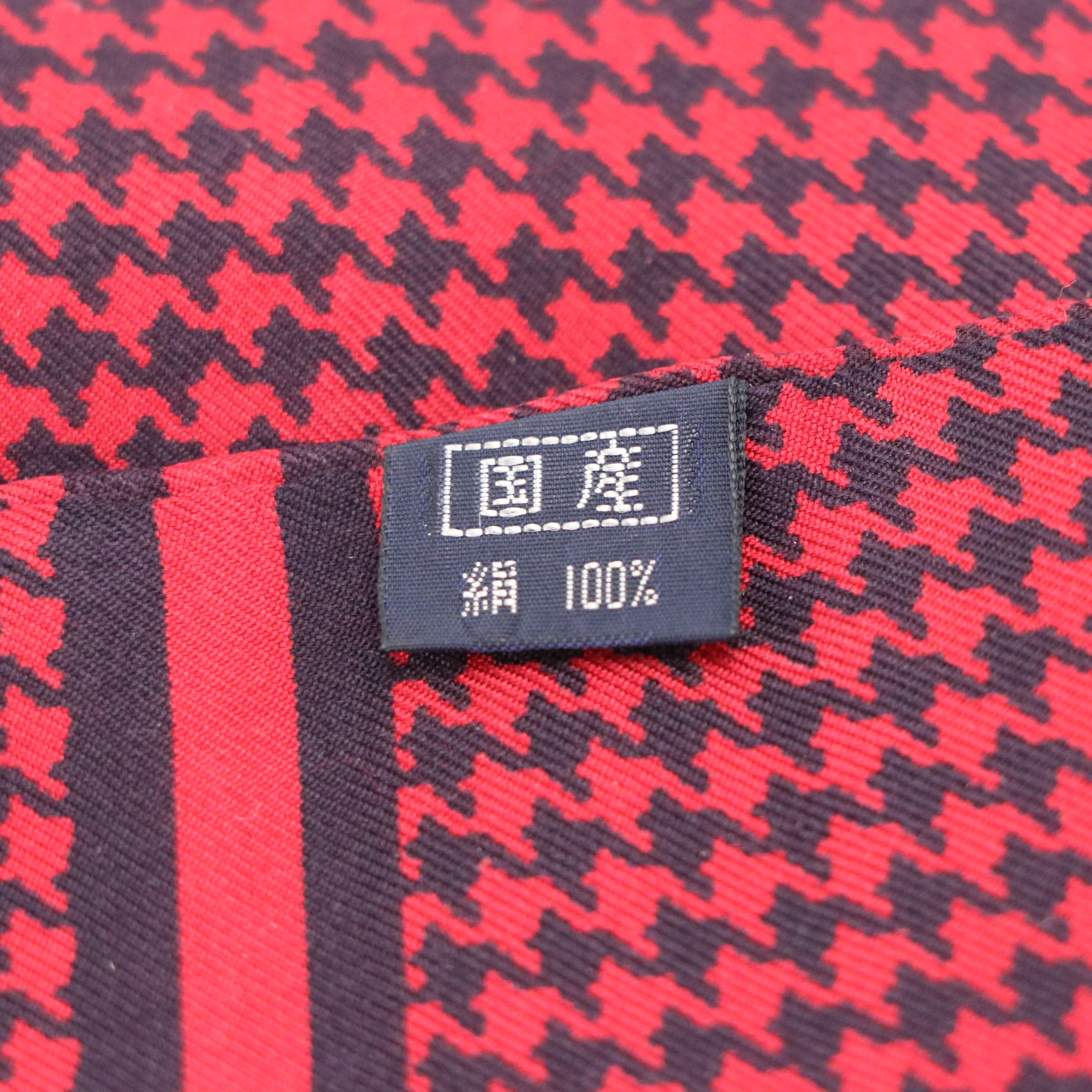 Burberrys Fringed Houndstooth Scarf in Silk