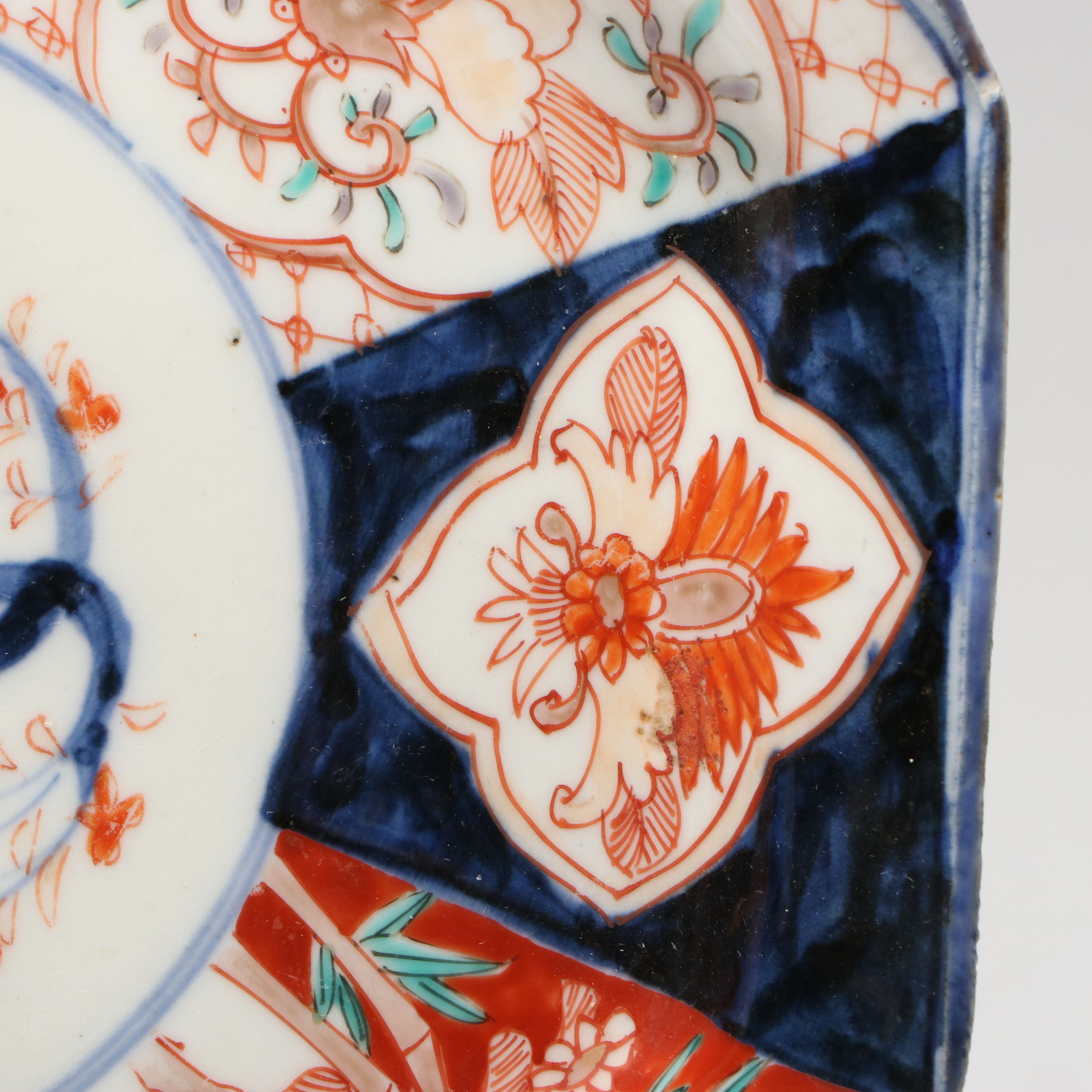 Japanese Imari Ware Porcelain Scallop Rimmed Bowls and Octagonal Shallow Dish