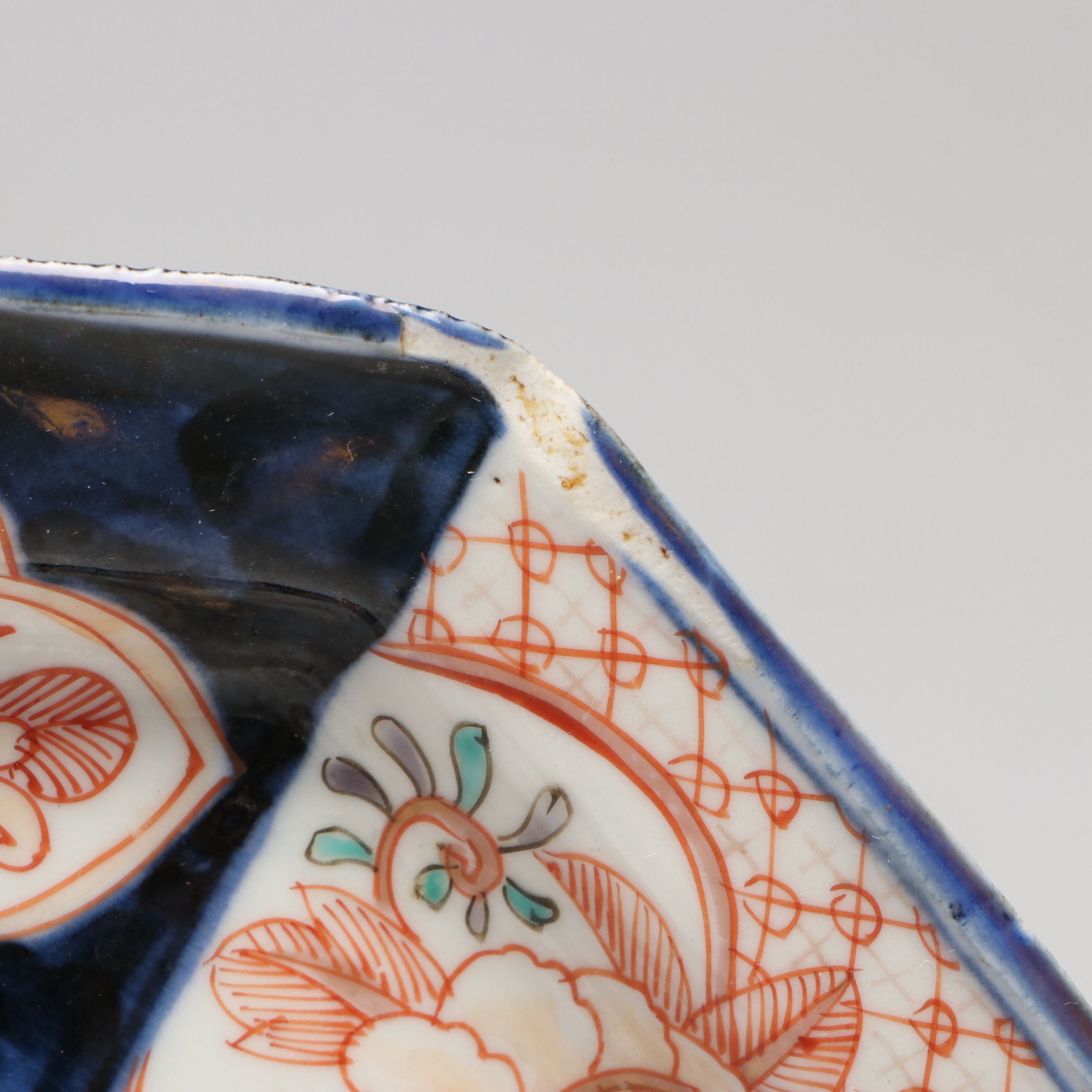 Japanese Imari Ware Porcelain Scallop Rimmed Bowls and Octagonal Shallow Dish