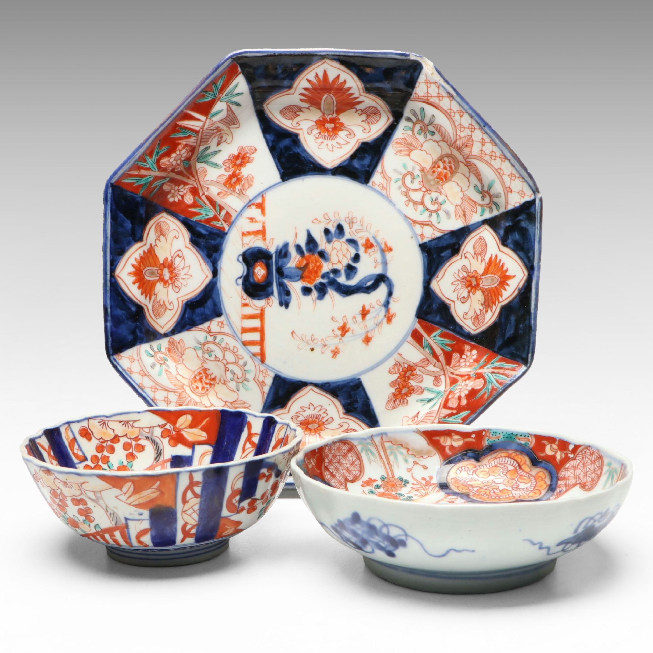 Japanese Imari Ware Porcelain Scallop Rimmed Bowls and Octagonal Shallow Dish