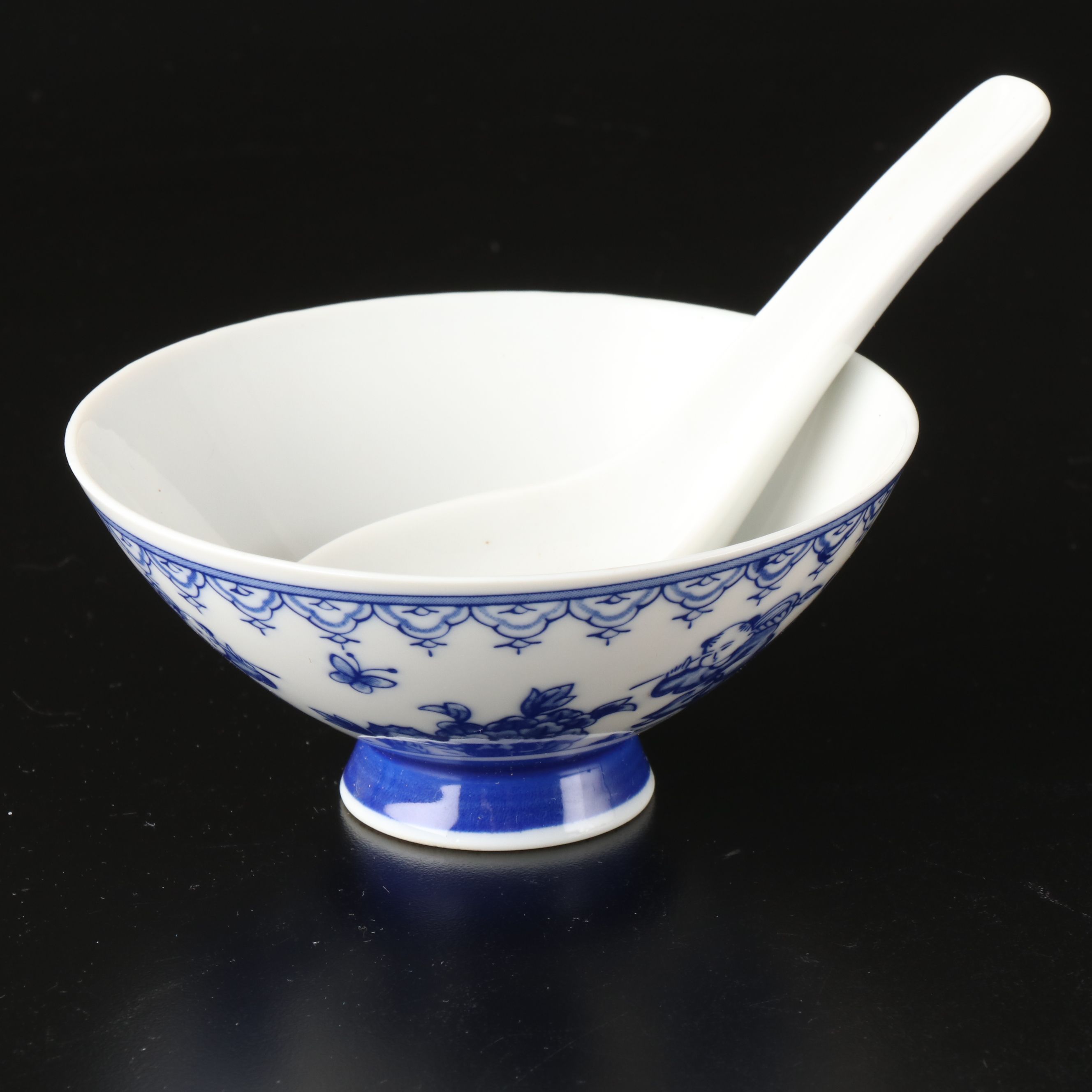 Chinese Blue and White Porcelain Soup Bowls and Spoons