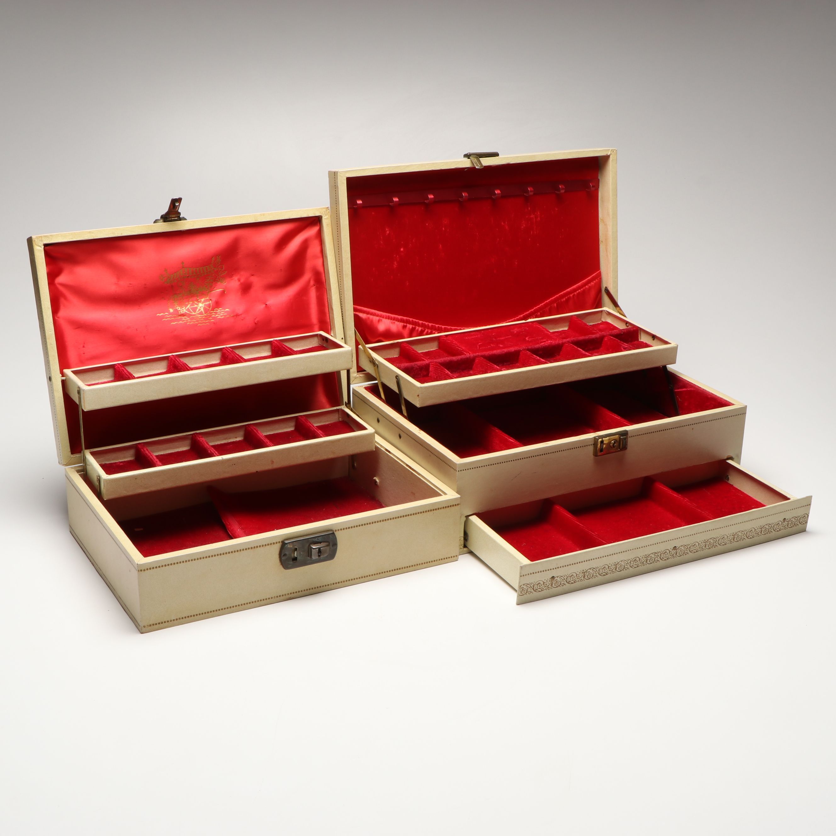 Mele and Other Fabric Lined Vintage Jewelry Box, Mid-20th Century