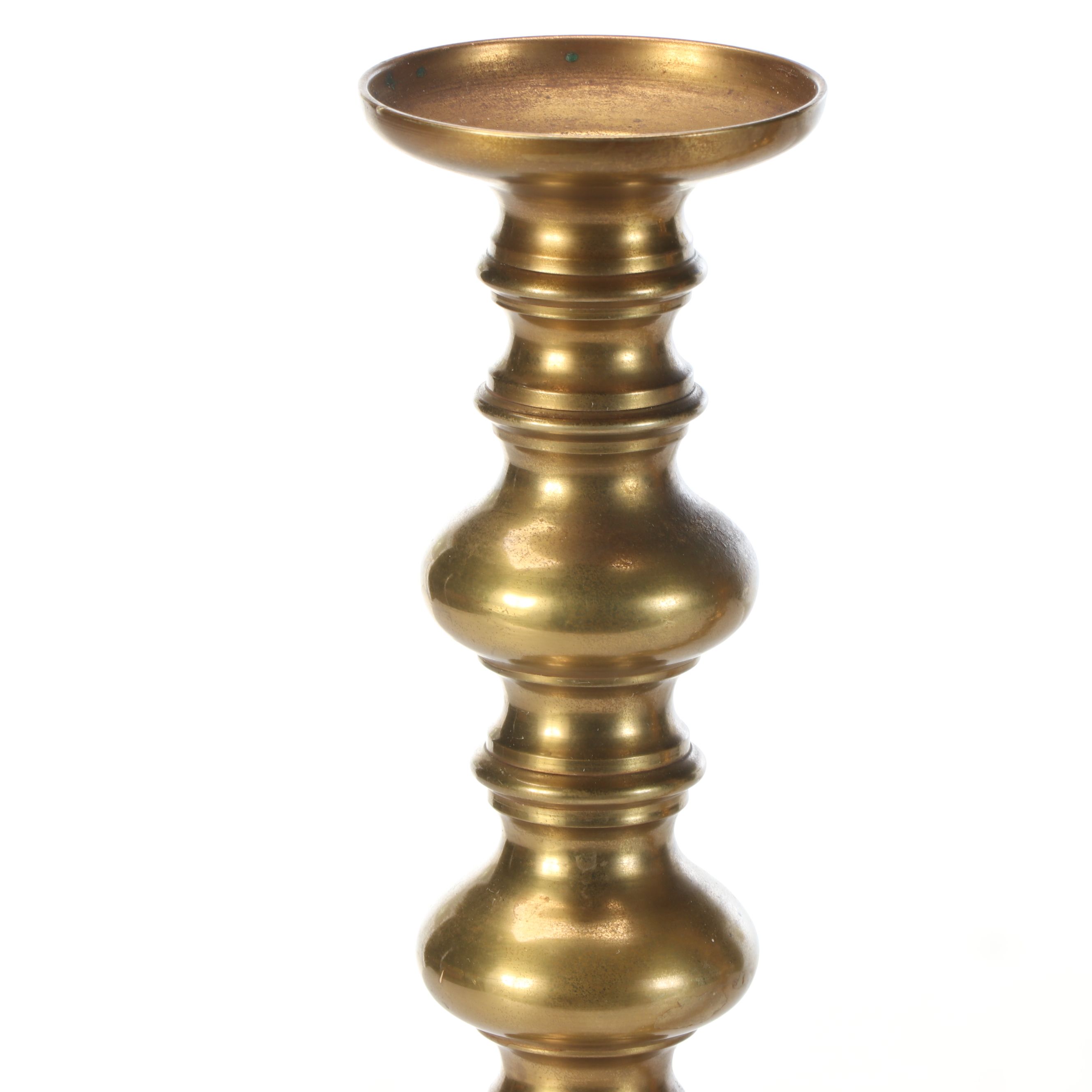 Pair of Neo-Baroque Graduated Knop Brass Candlesticks, Mid to Late 20th Century