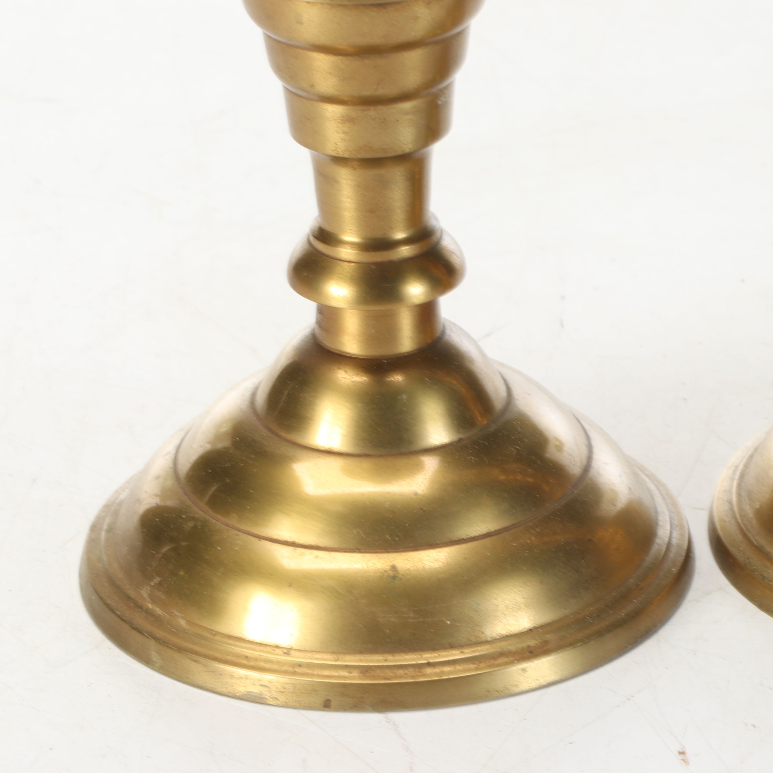 Pair of Neo-Baroque Graduated Knop Brass Candlesticks, Mid to Late 20th Century