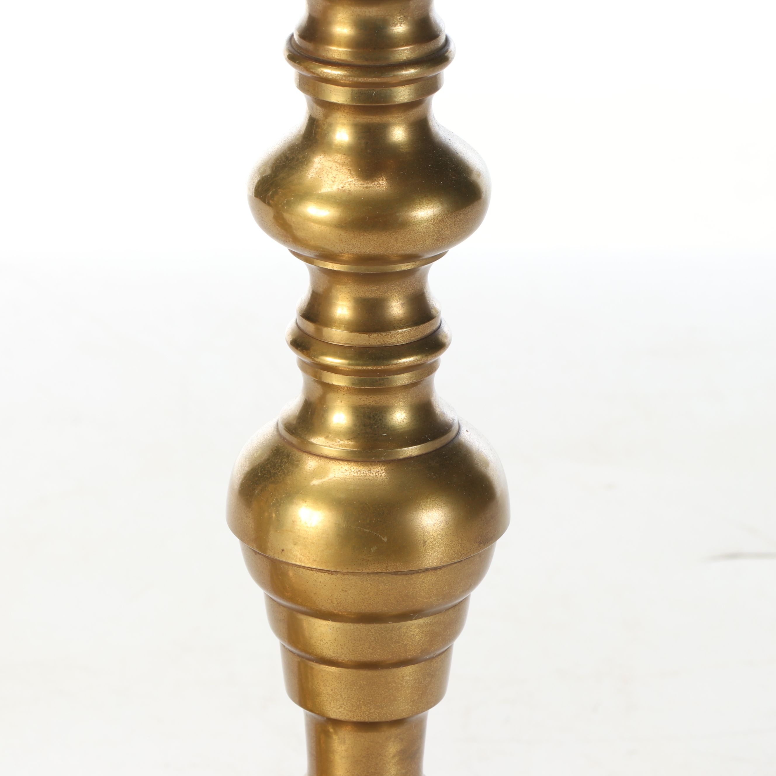 Pair of Neo-Baroque Graduated Knop Brass Candlesticks, Mid to Late 20th Century