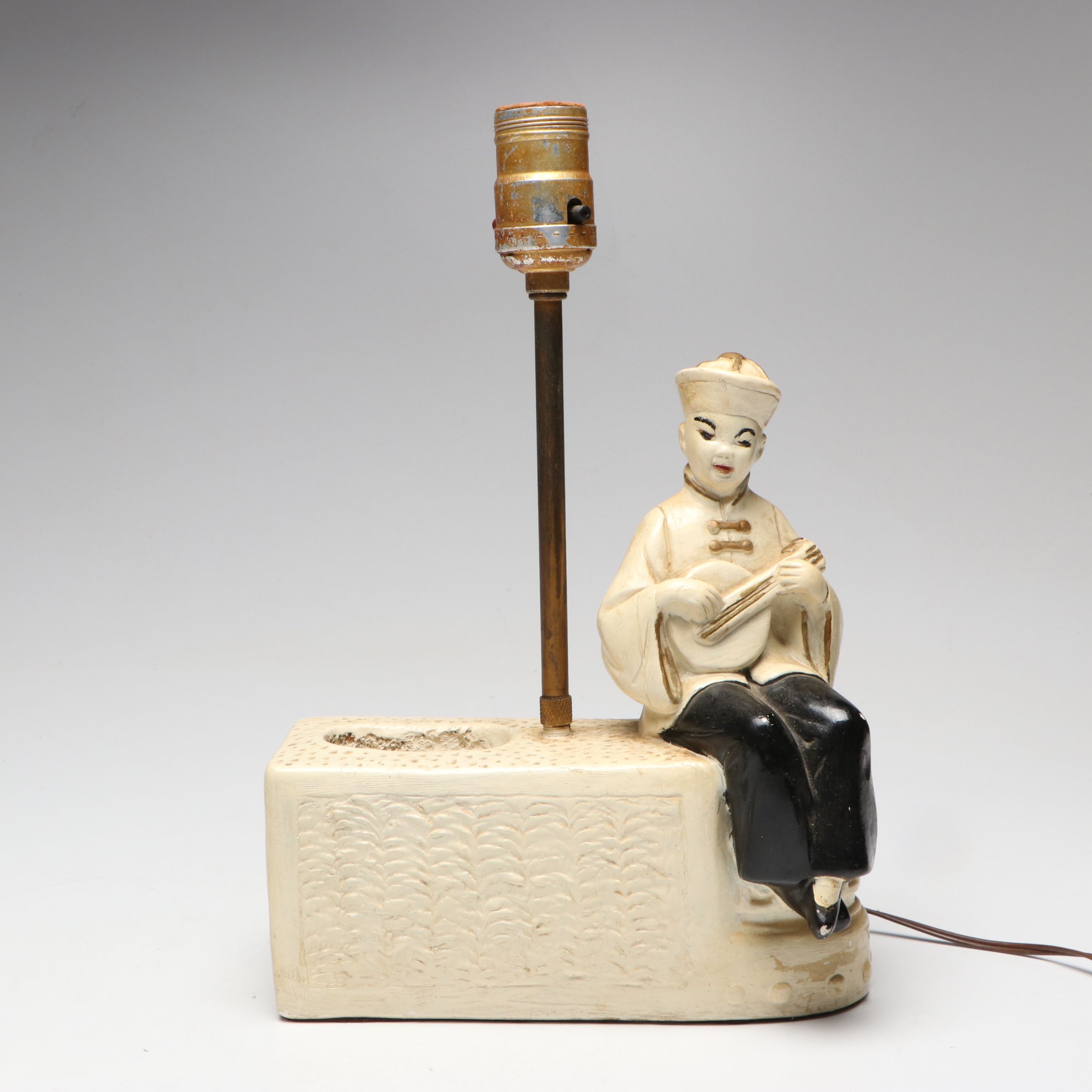 Pair of Mid Century Modern Chalkware Oriental Couple Accent Lamps, Mid-20th C