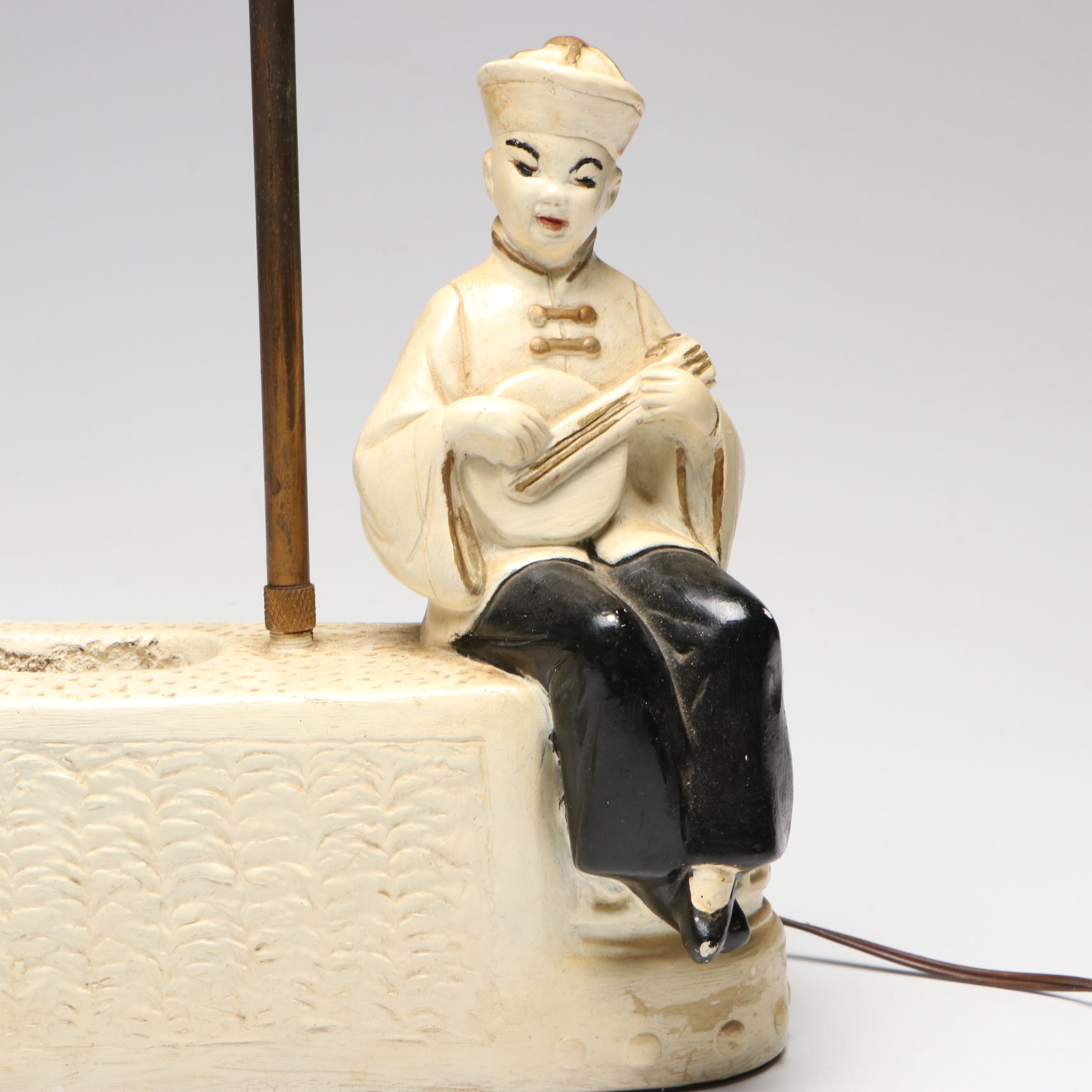 Pair of Mid Century Modern Chalkware Oriental Couple Accent Lamps, Mid-20th C