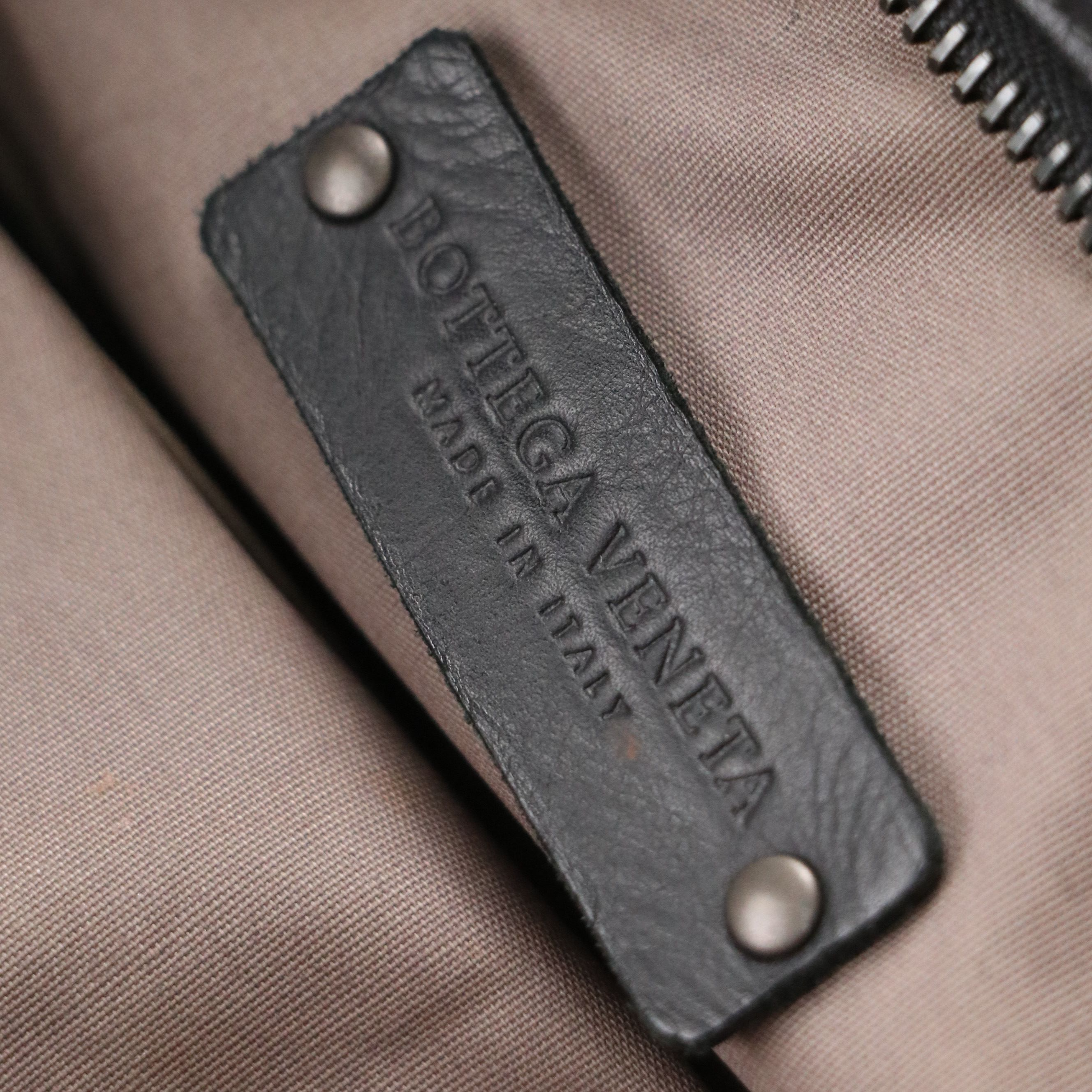 Bottega Veneta Two-Way Messenger Tote Bag in Black Leather & Intrecciato Accents