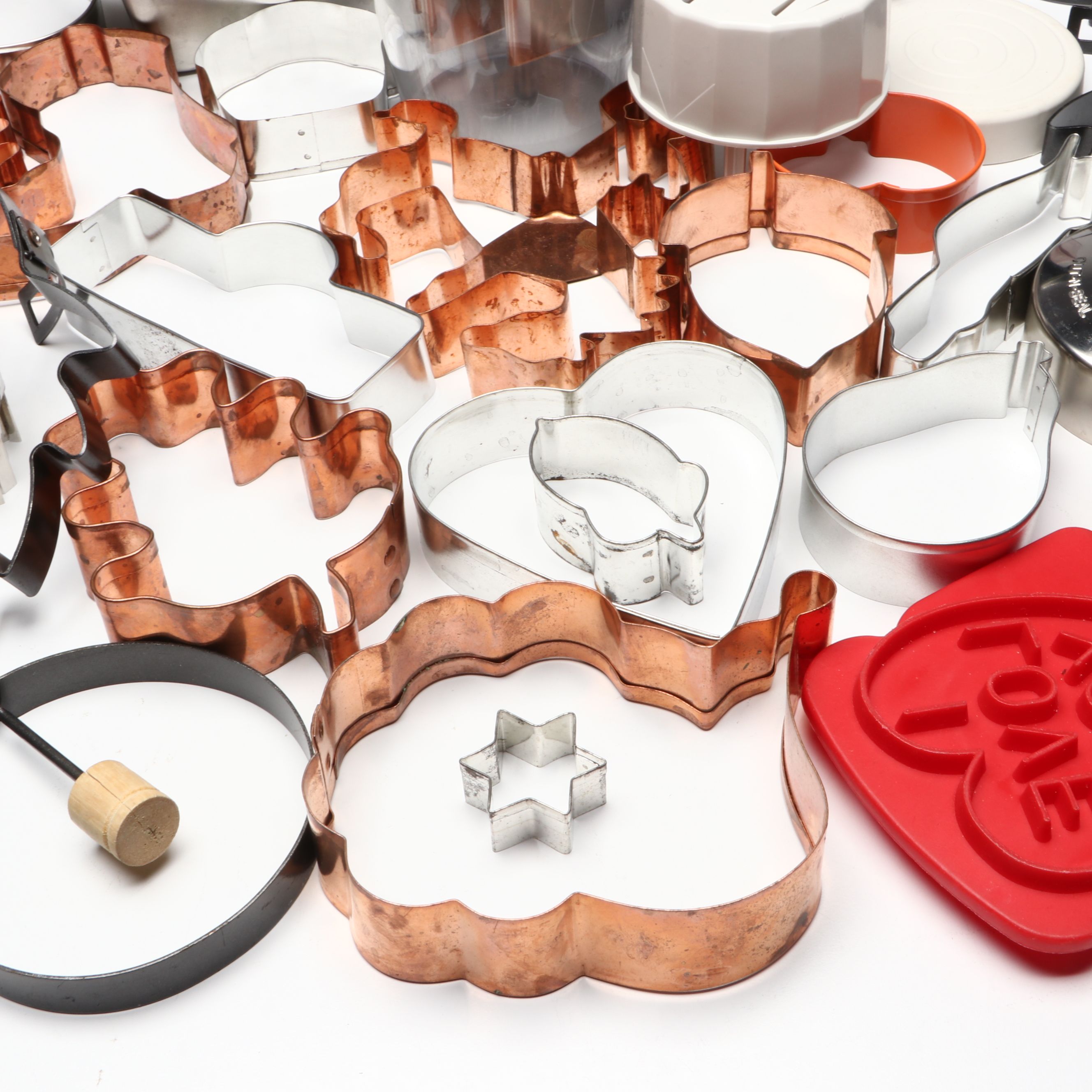 Anchor Hocking "Laurel" Casserole with More Bakeware and Kitchen Gadgets