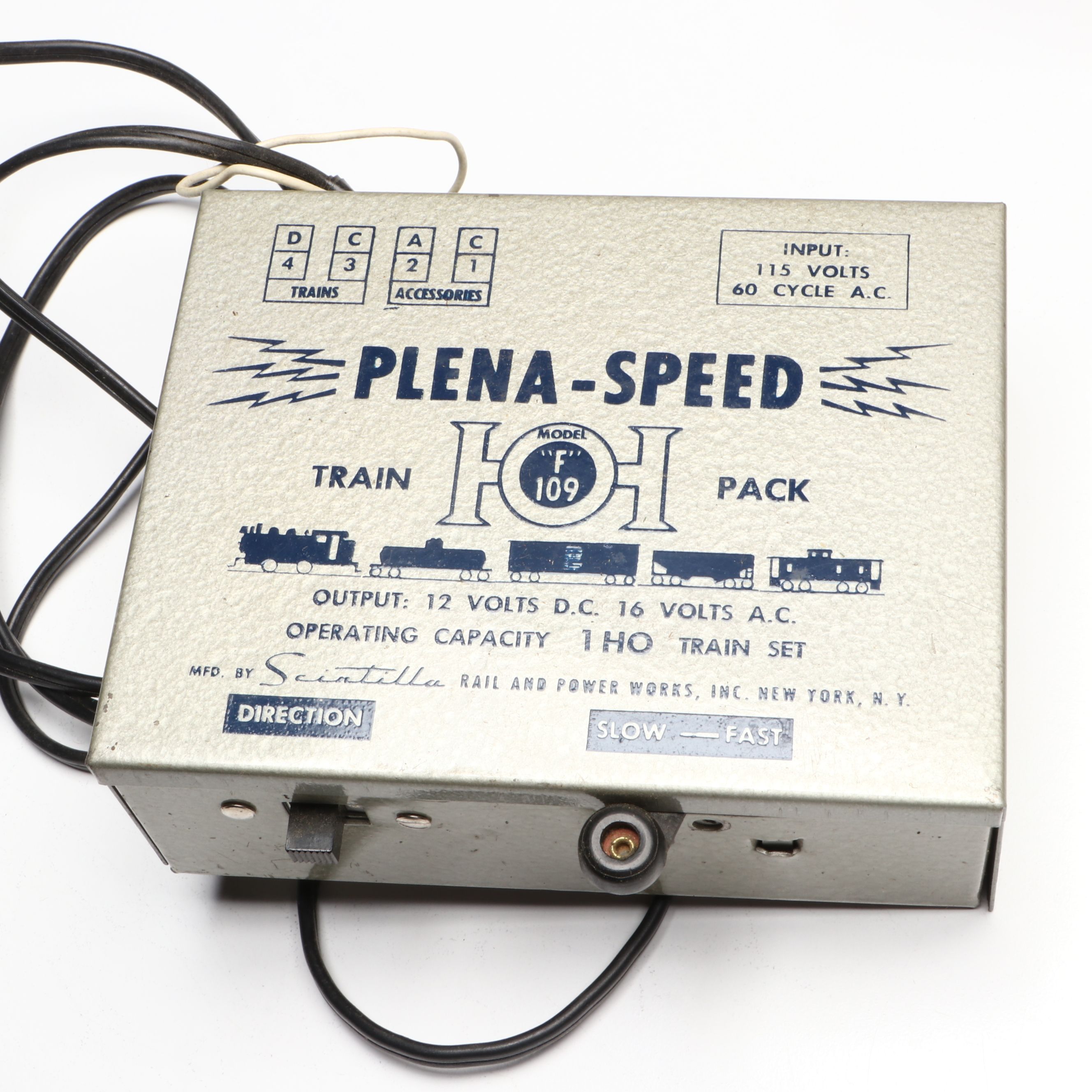 Tyco "Spirit of '76" and Other HO Scale Box Cars with Model Train Accessories