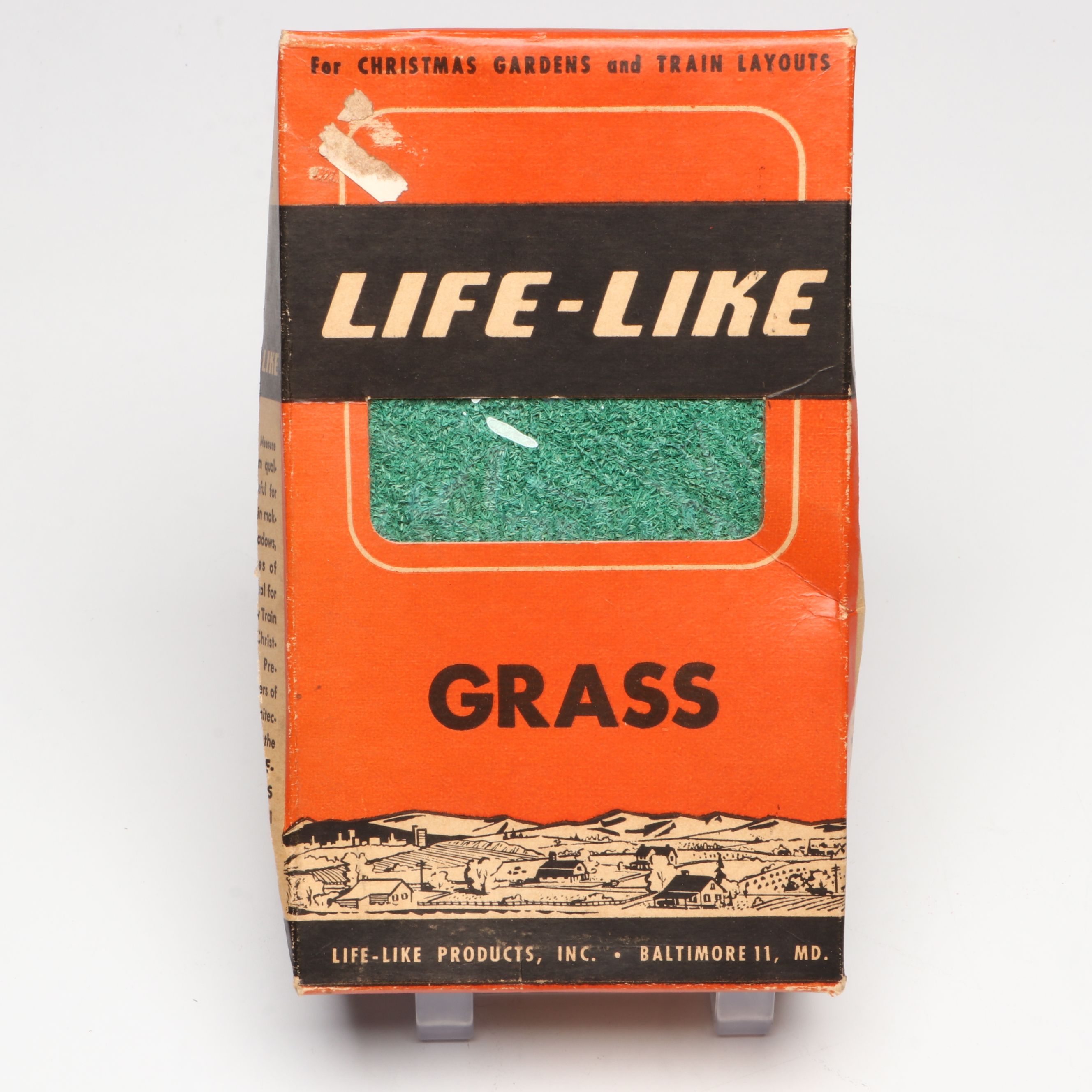 Tyco "Spirit of '76" and Other HO Scale Box Cars with Model Train Accessories