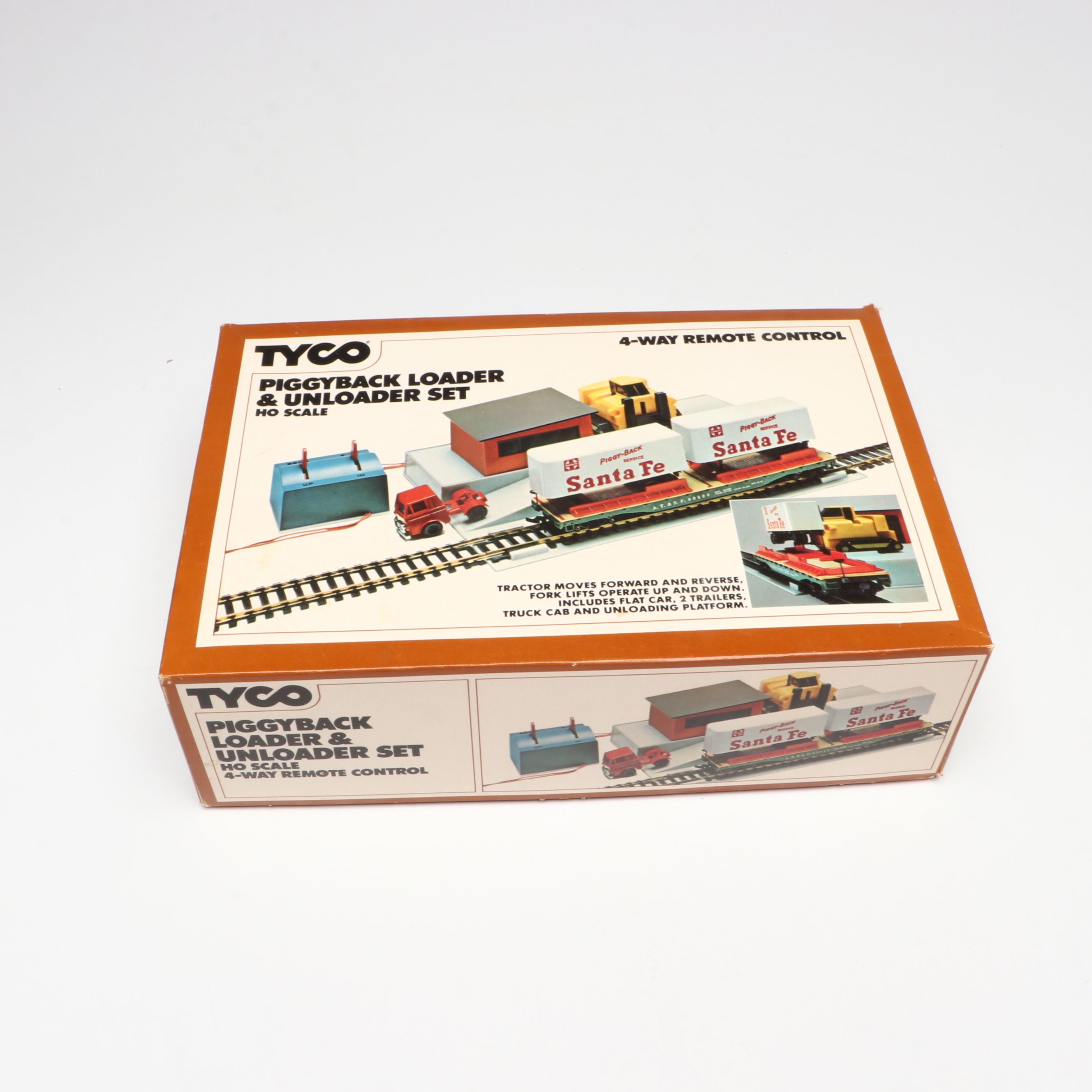 Tyco "Spirit of '76" and Other HO Scale Box Cars with Model Train Accessories
