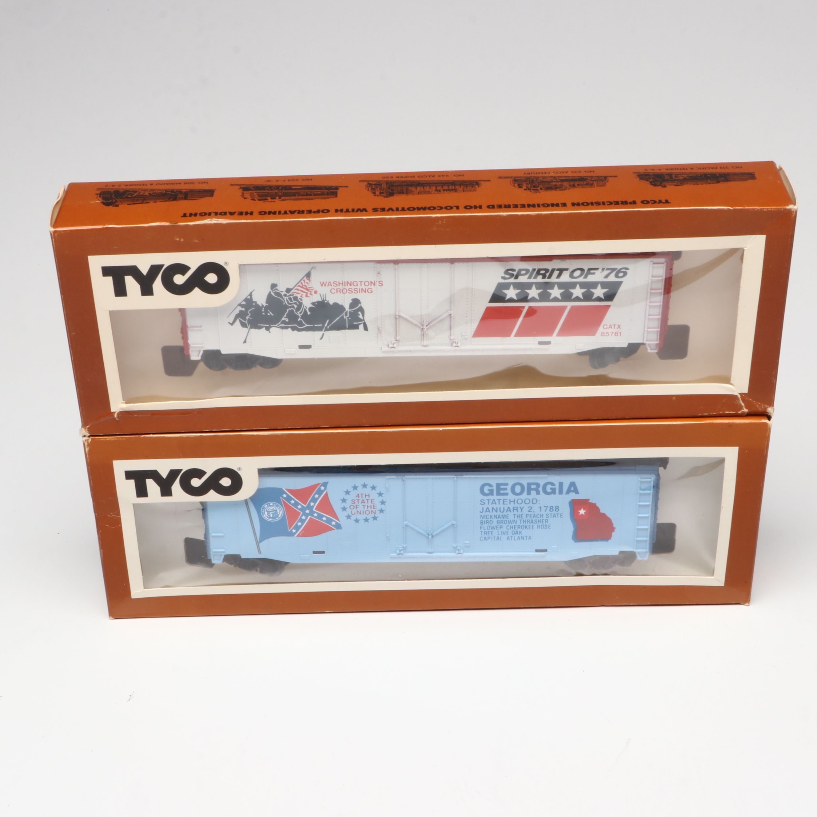 Tyco "Spirit of '76" and Other HO Scale Box Cars with Model Train Accessories