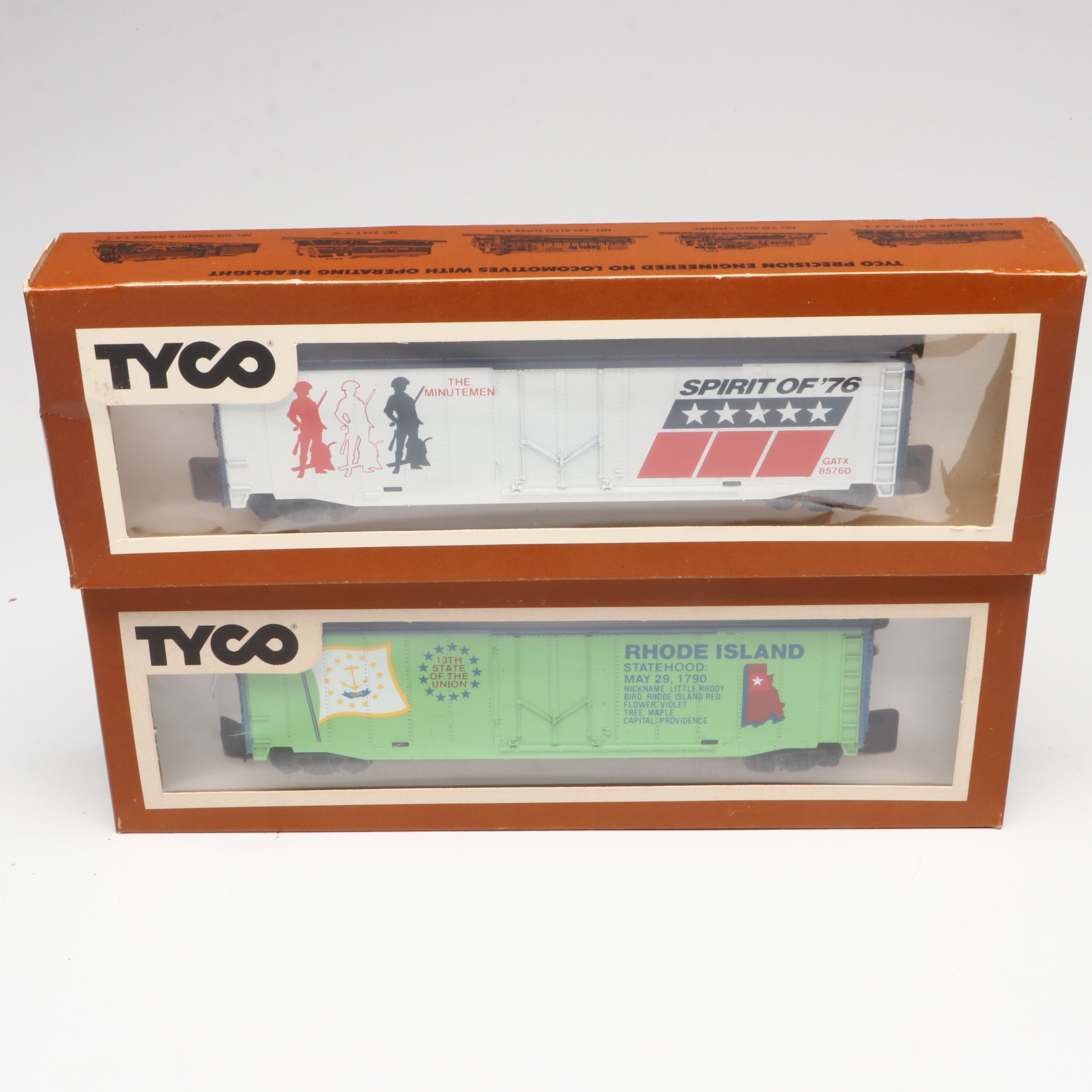 Tyco "Spirit of '76" and Other HO Scale Box Cars with Model Train Accessories