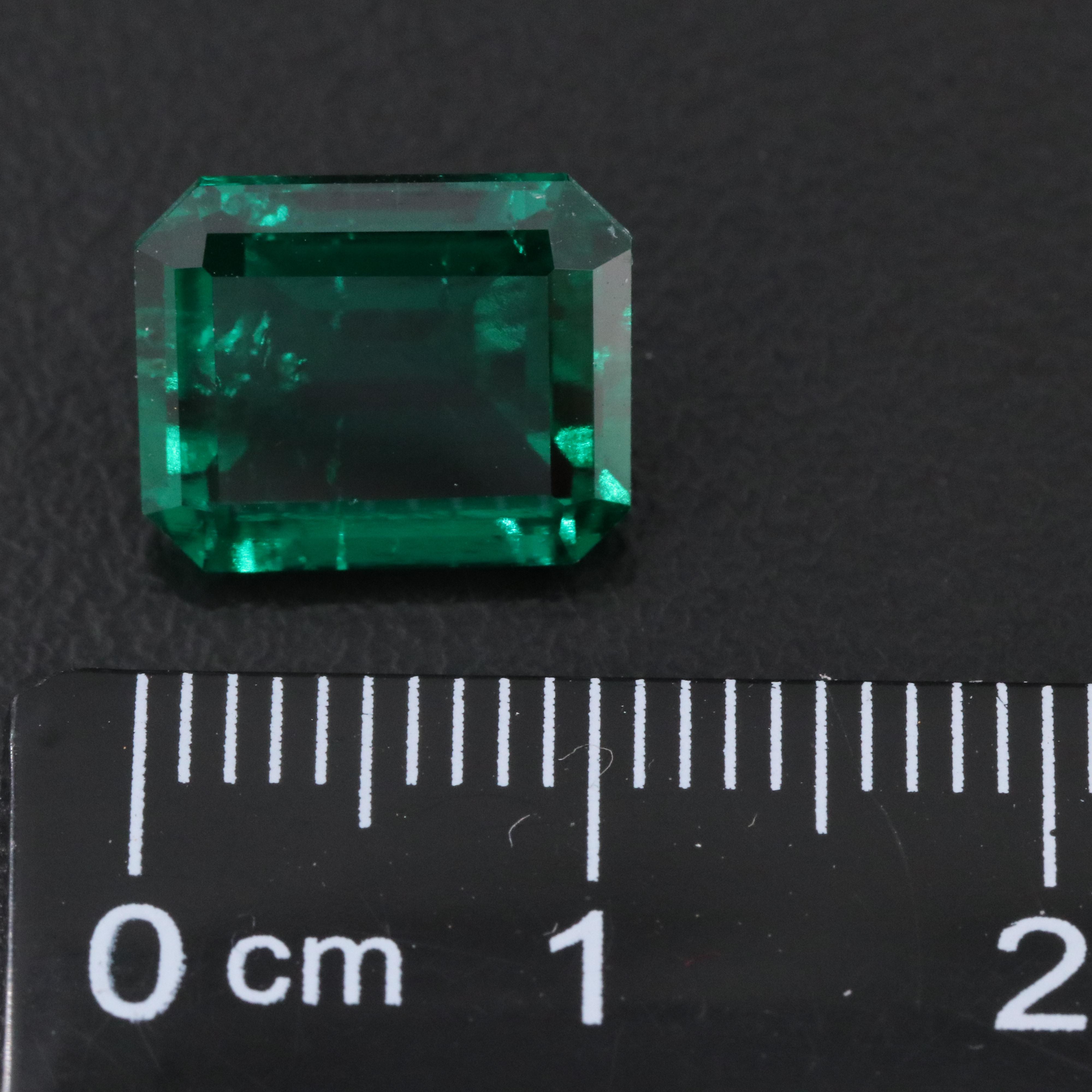 Loose 4.16 CT Lab Grown Emerald
