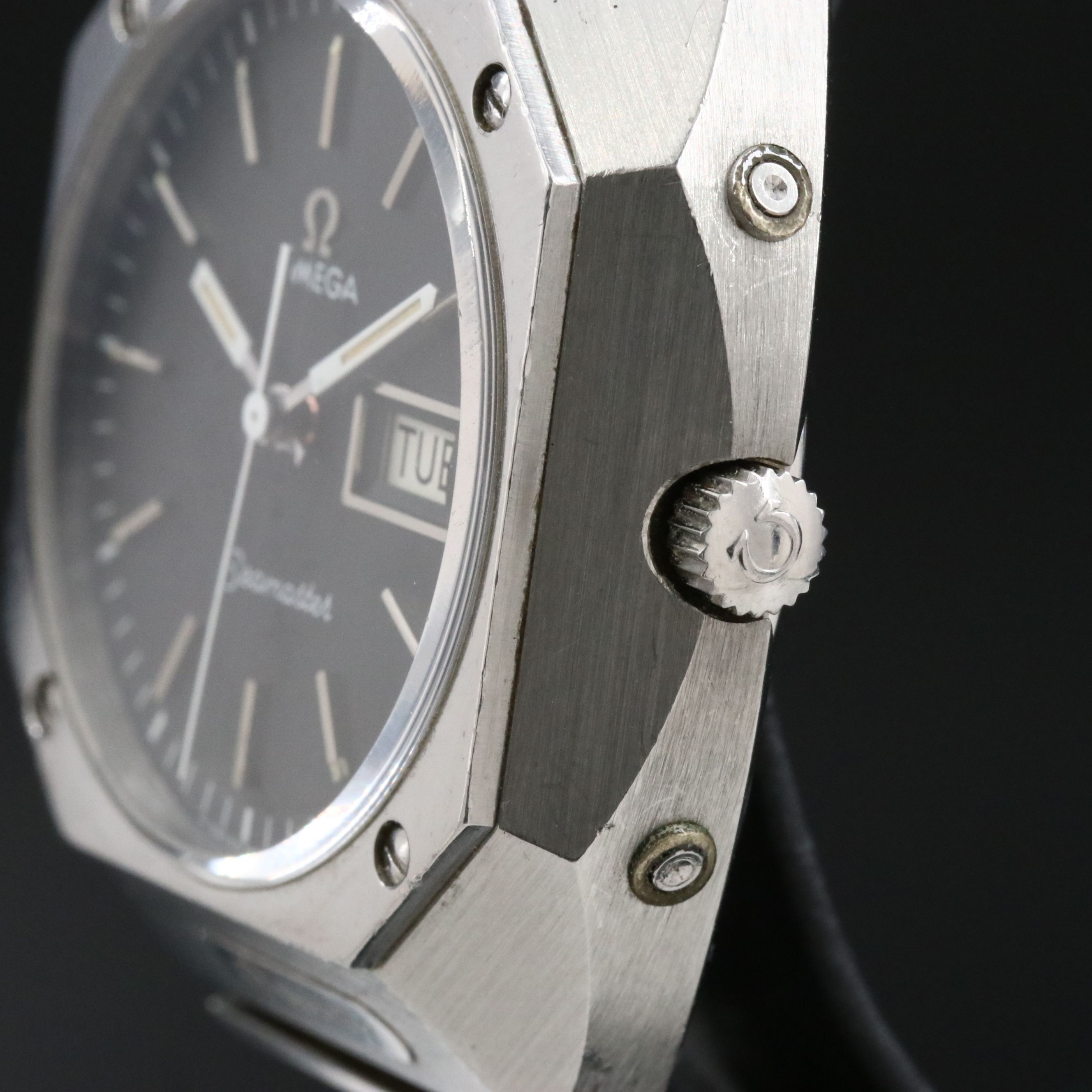 Omega Seamaster Mariner Steel Day - Date Quartz Watch Model 196.0054