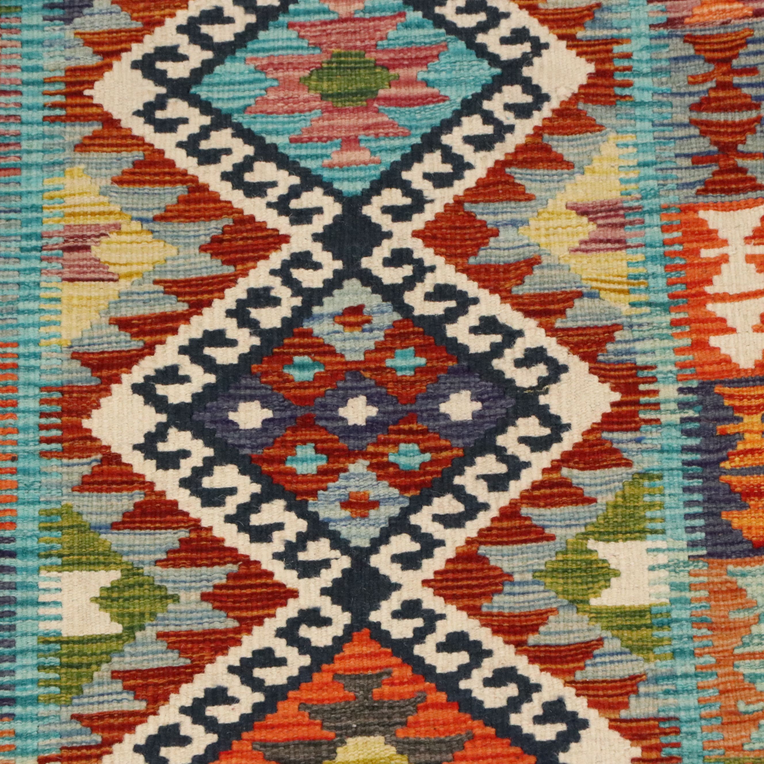 2'8 x 15'7 Handwoven Pakistani Kilim Carpet Runner