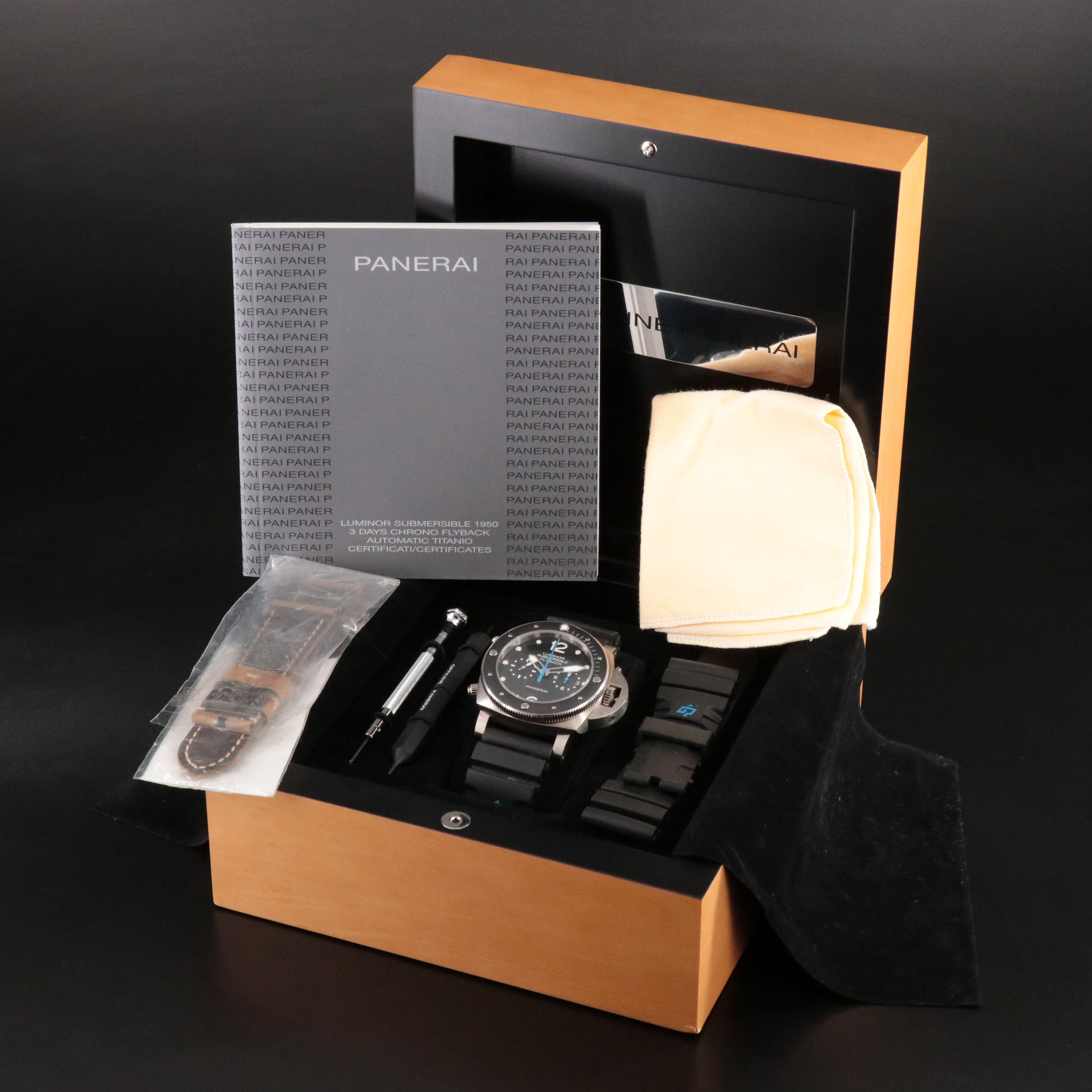 Panerai Luminor Submersible 1950 3 Days Chrono Flyback Titanio Watch PAM00615